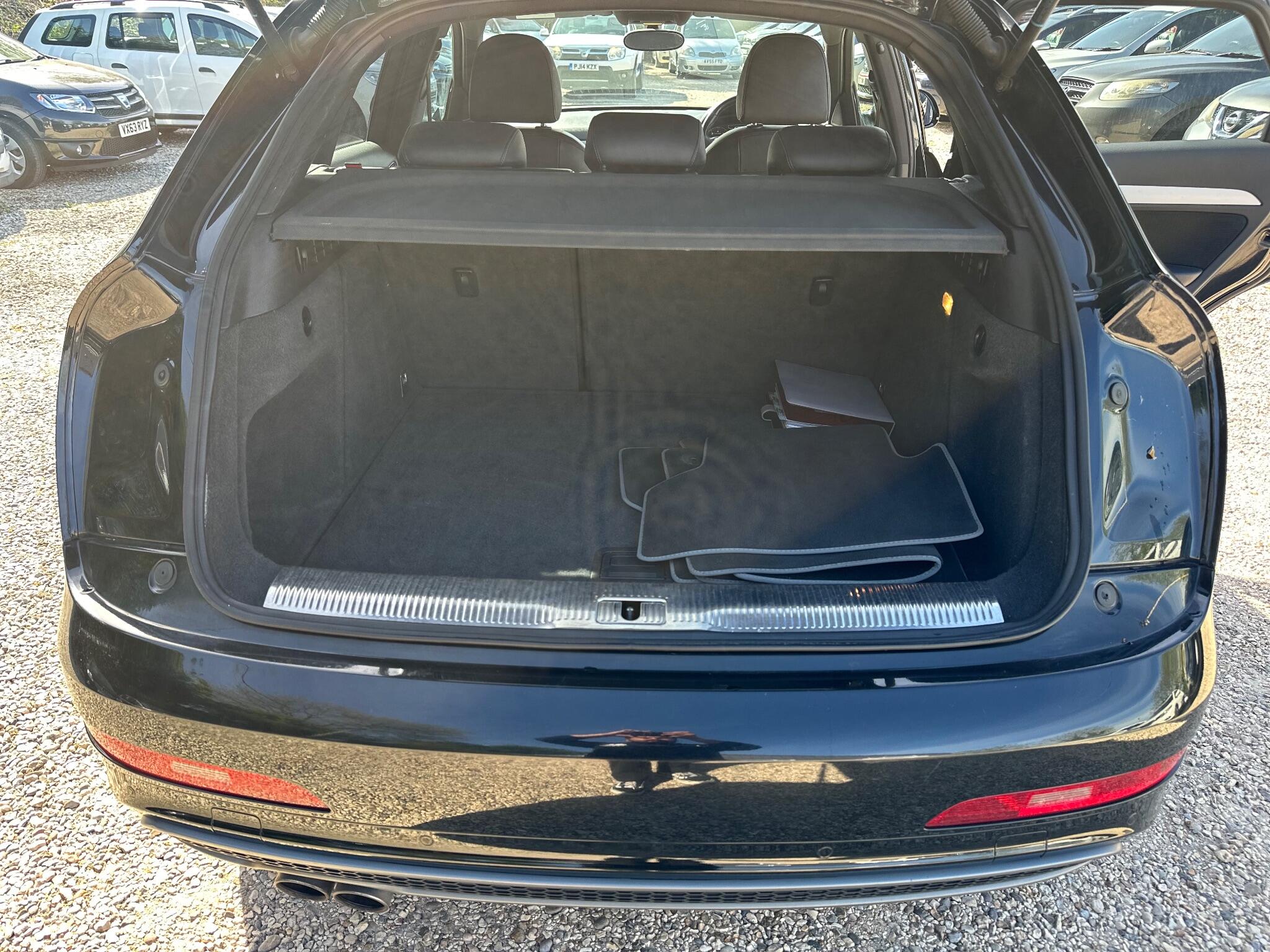 Audi Q3 view 15