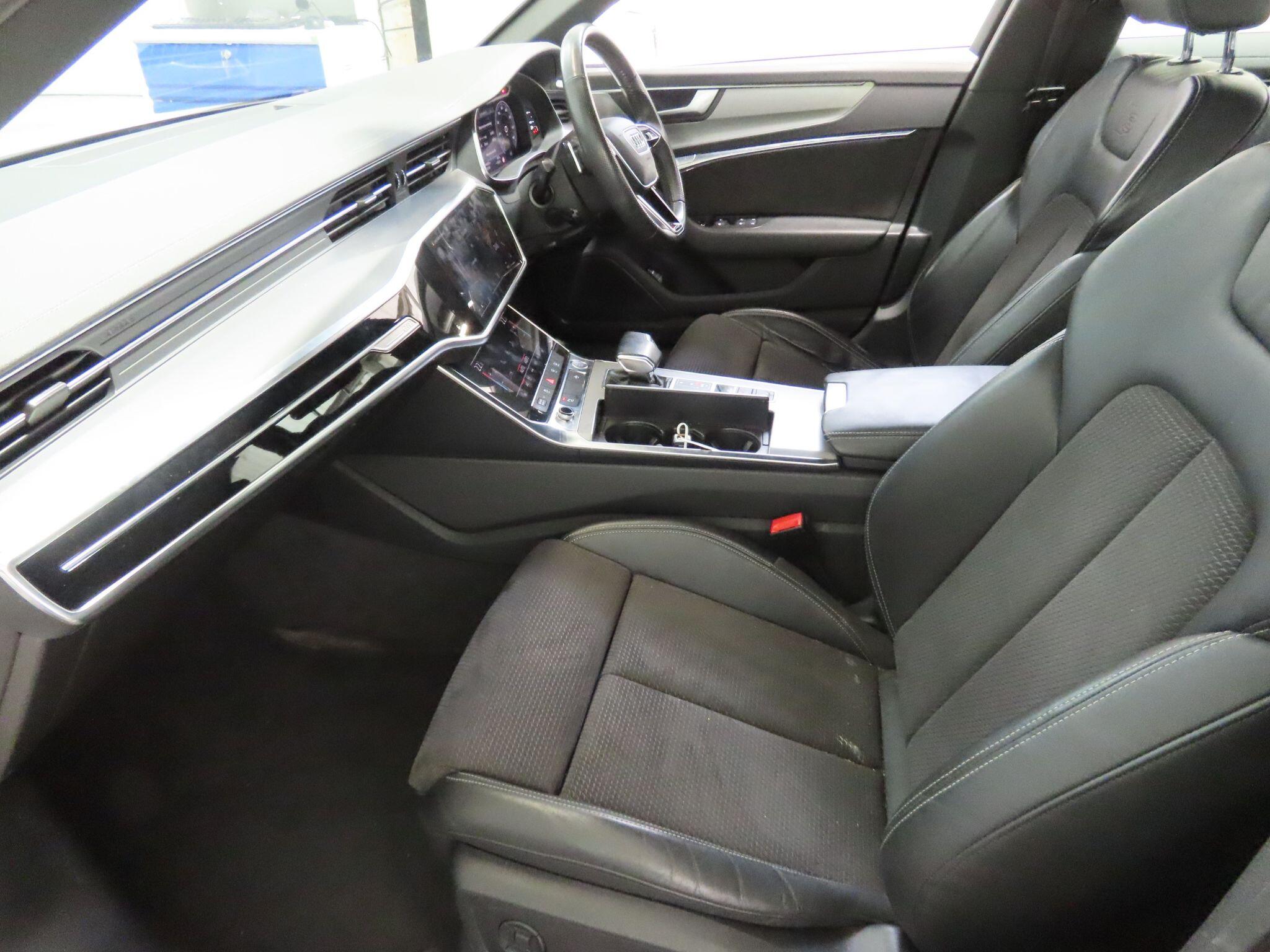 Audi A6 view 11