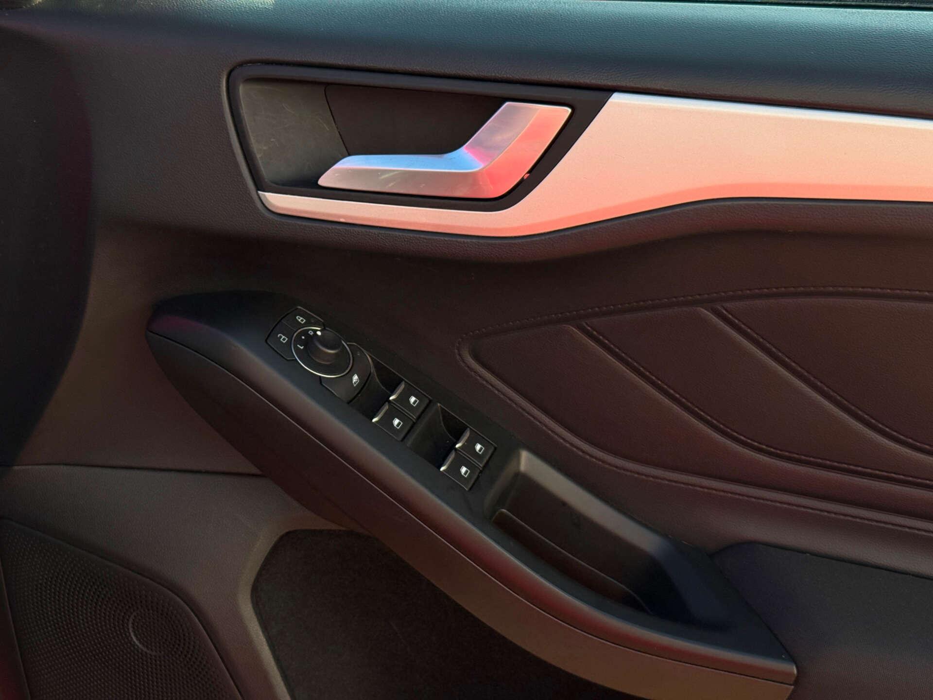 Ford Focus view 21