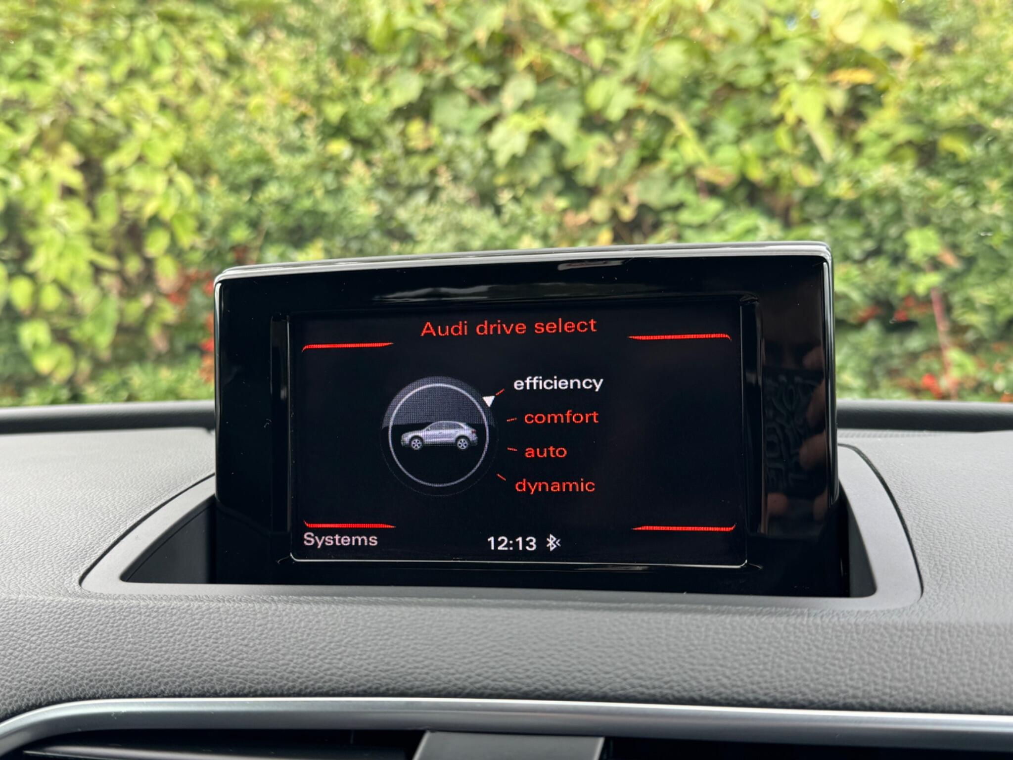 Audi Q3 view 44