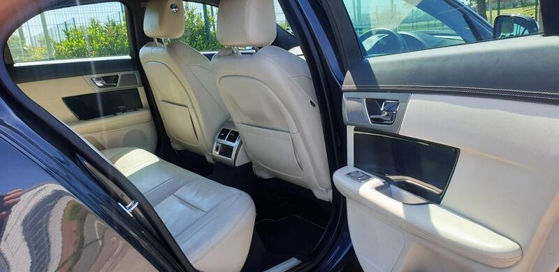 2014 Jaguar XF image 15
