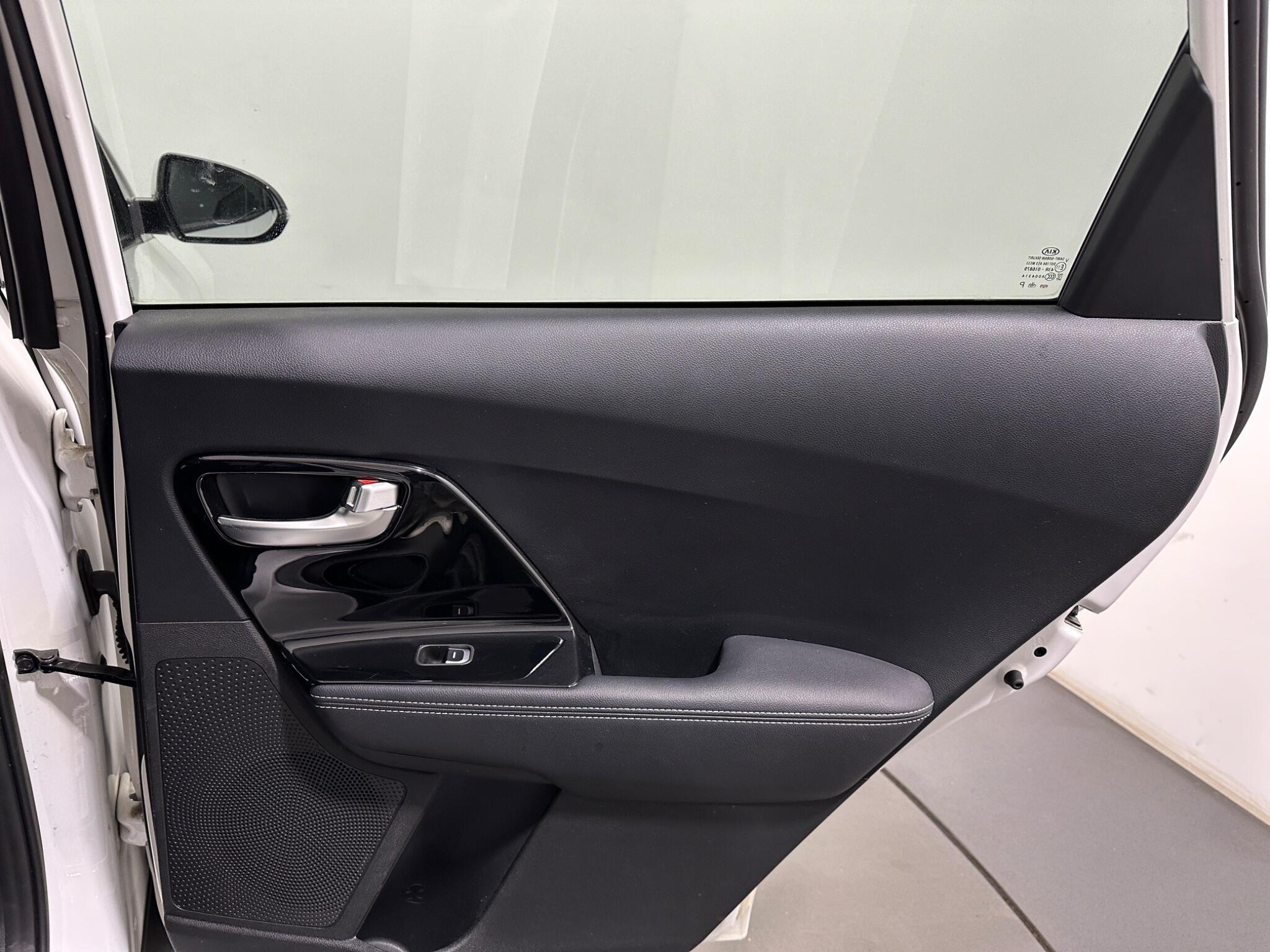 Kia Niro view 43
