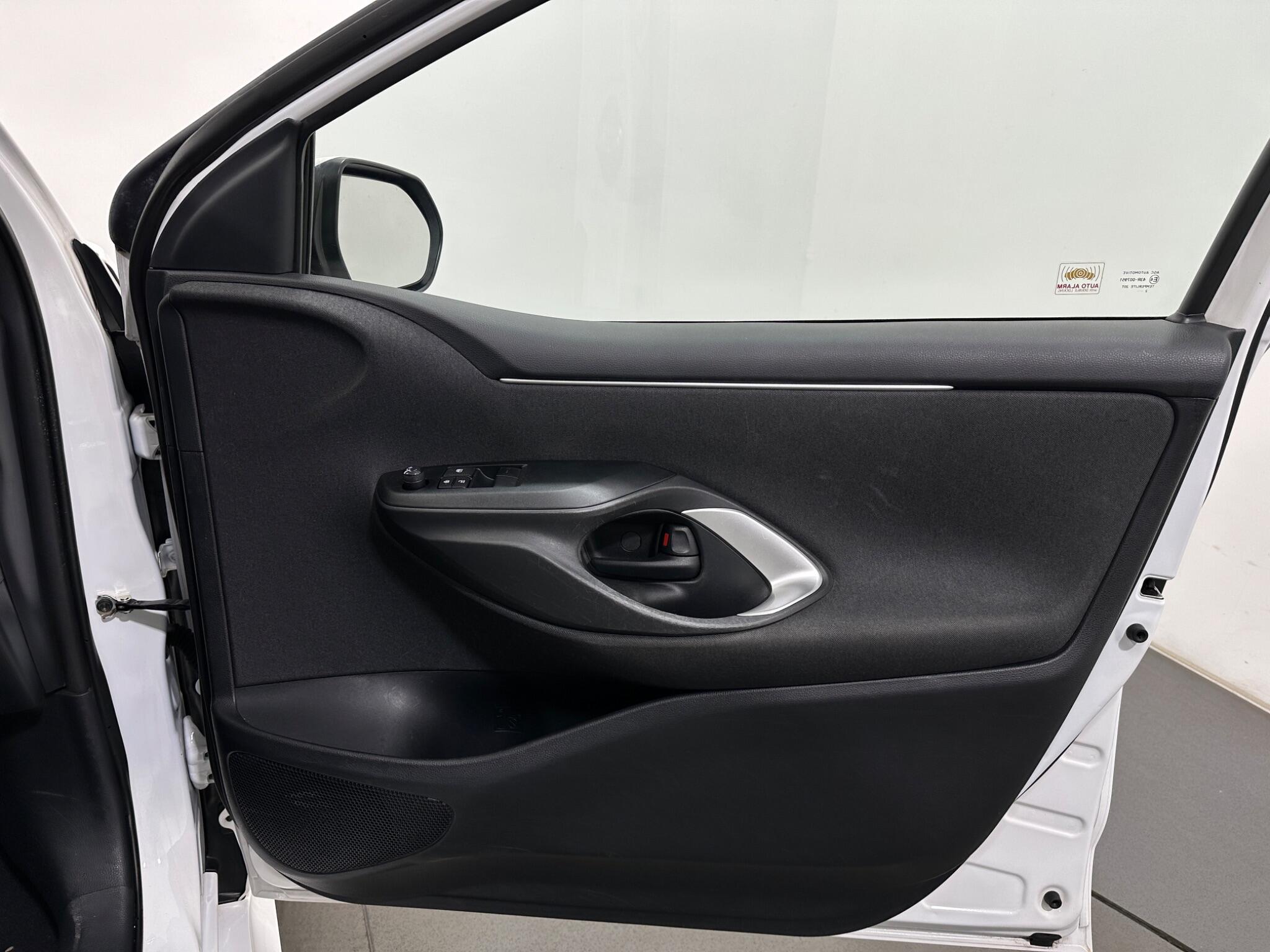 Toyota Yaris view 32
