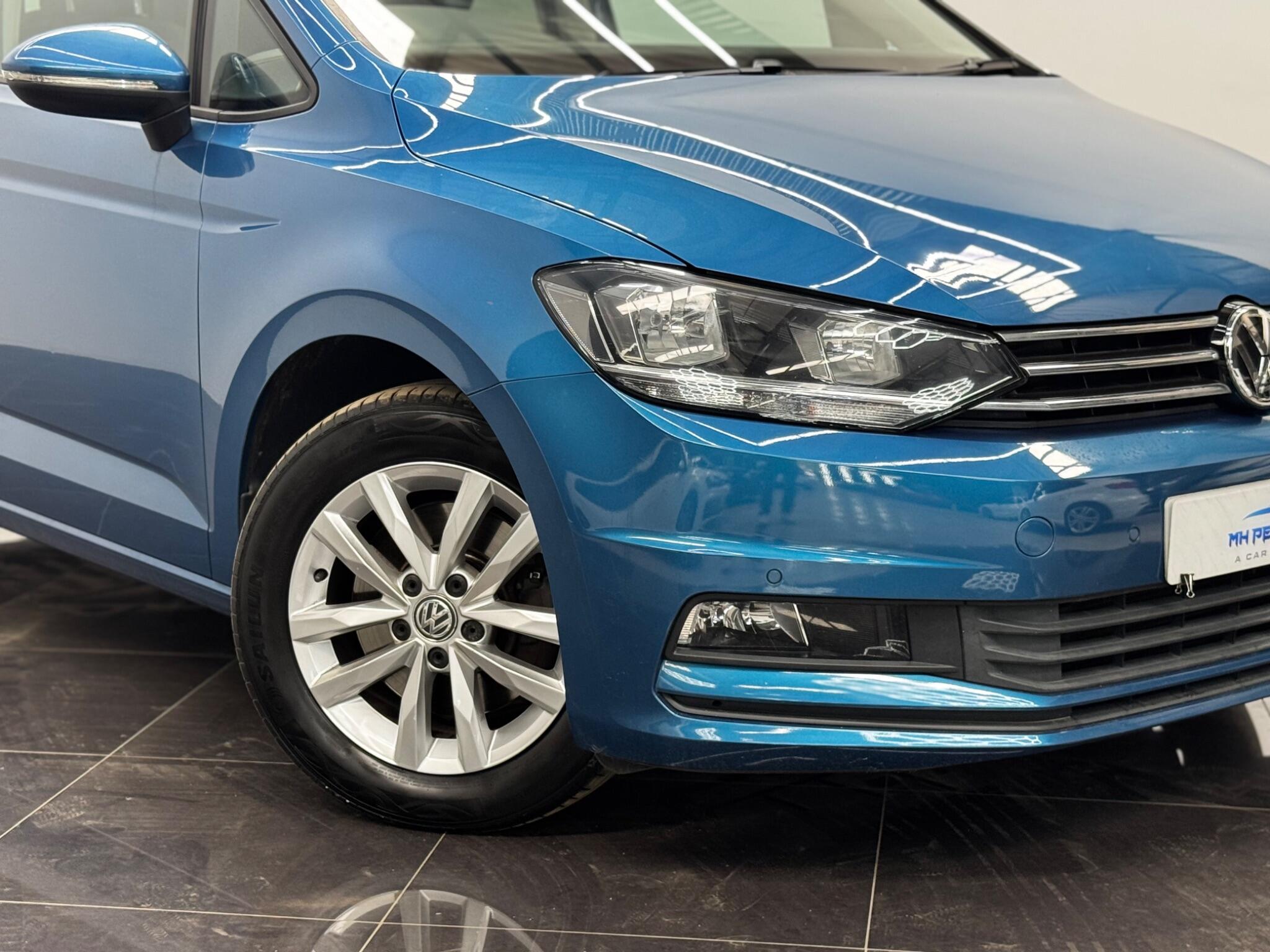 Volkswagen Touran view 11