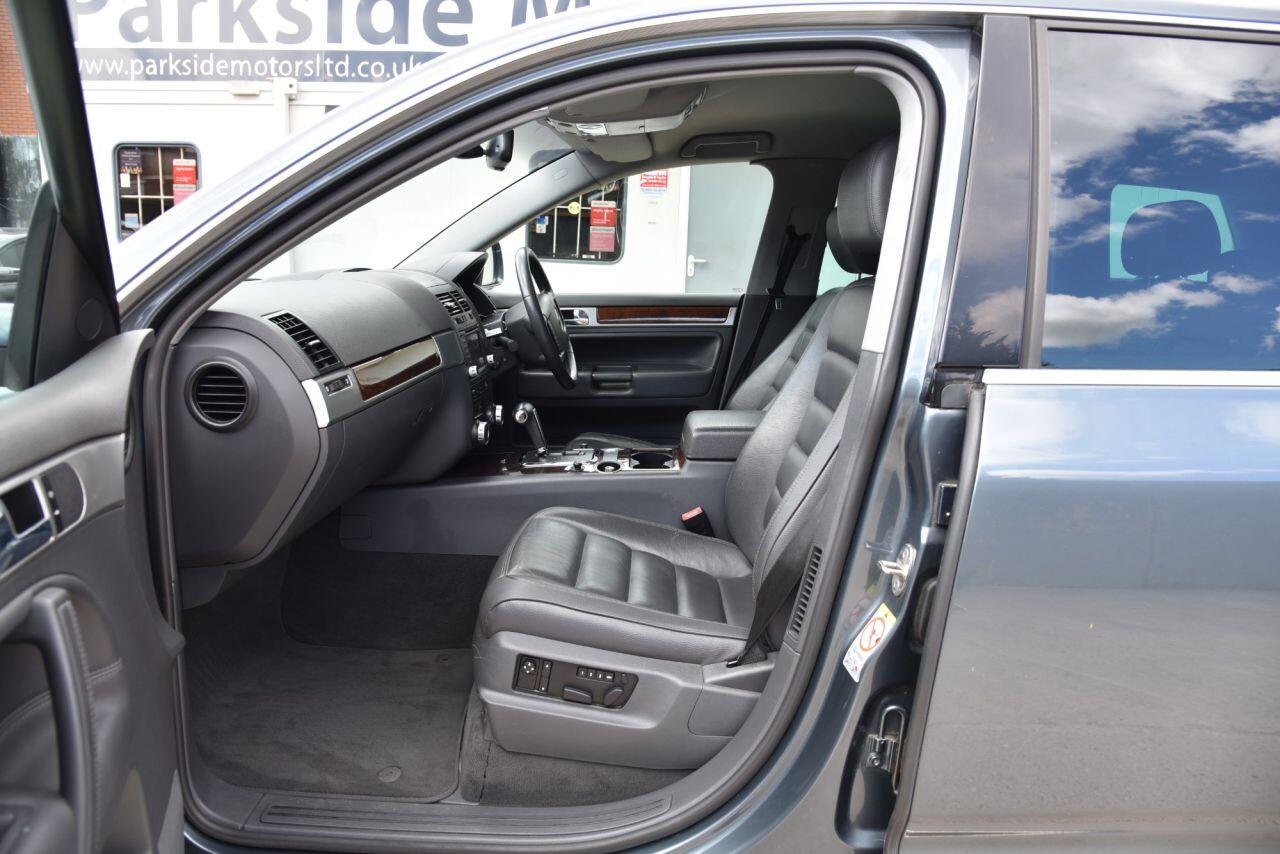 Volkswagen Touareg view 21
