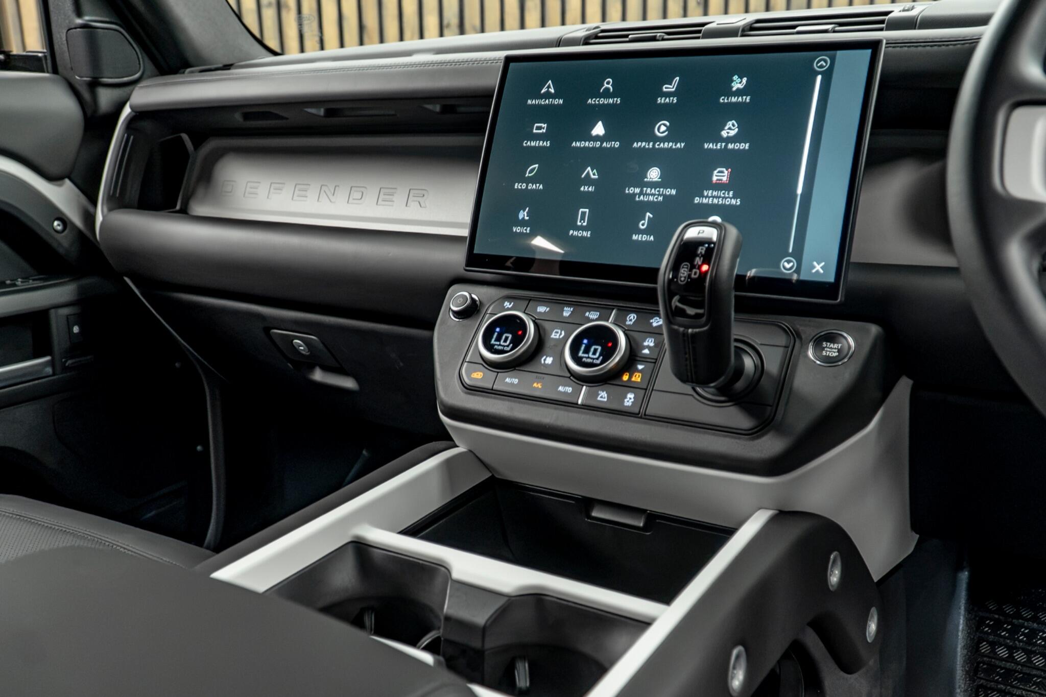 Land Rover Defender view 25