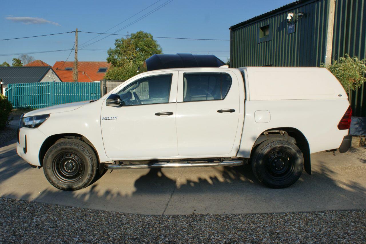 Toyota Hilux view 21
