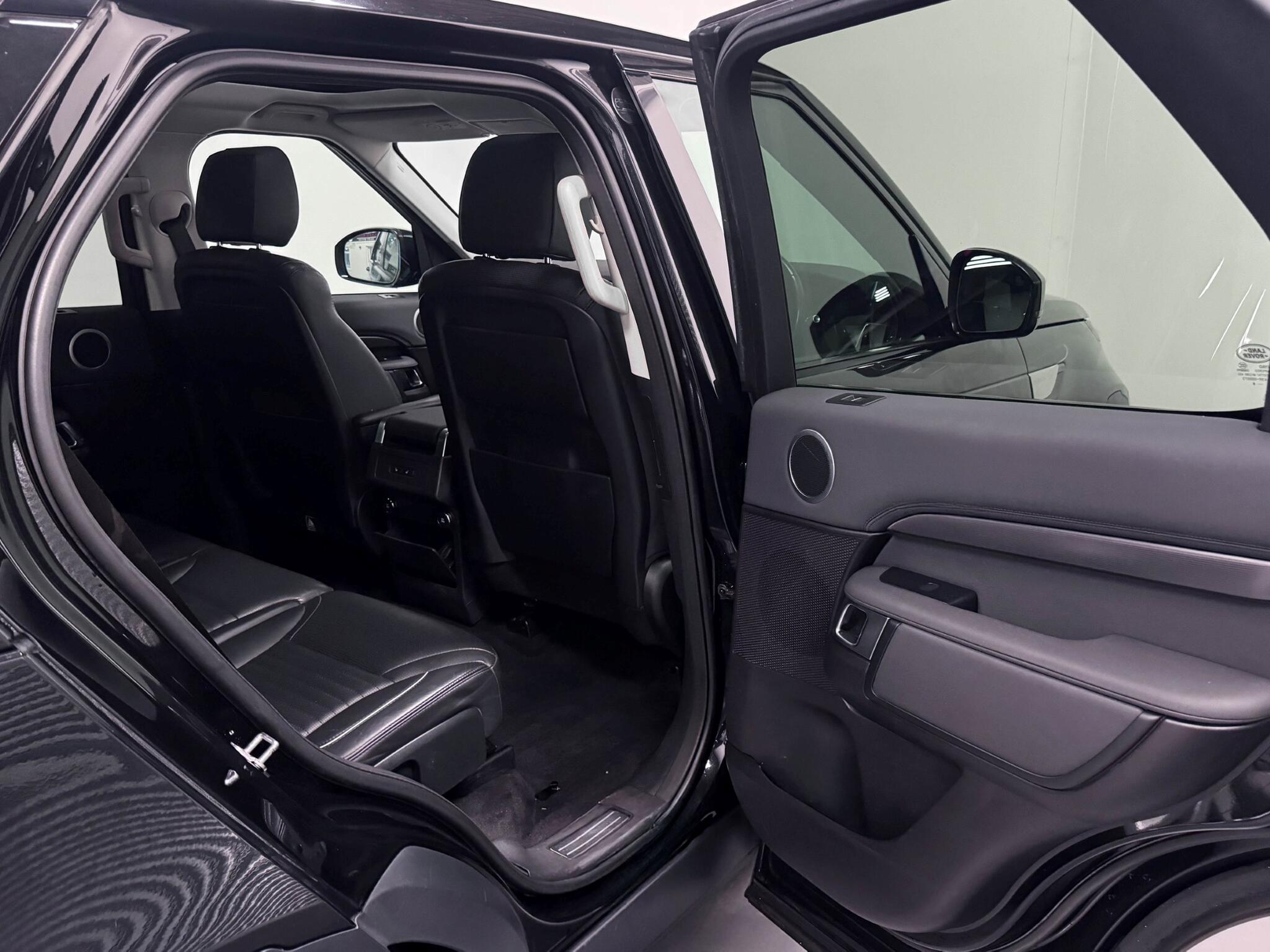 Land Rover Discovery view 13