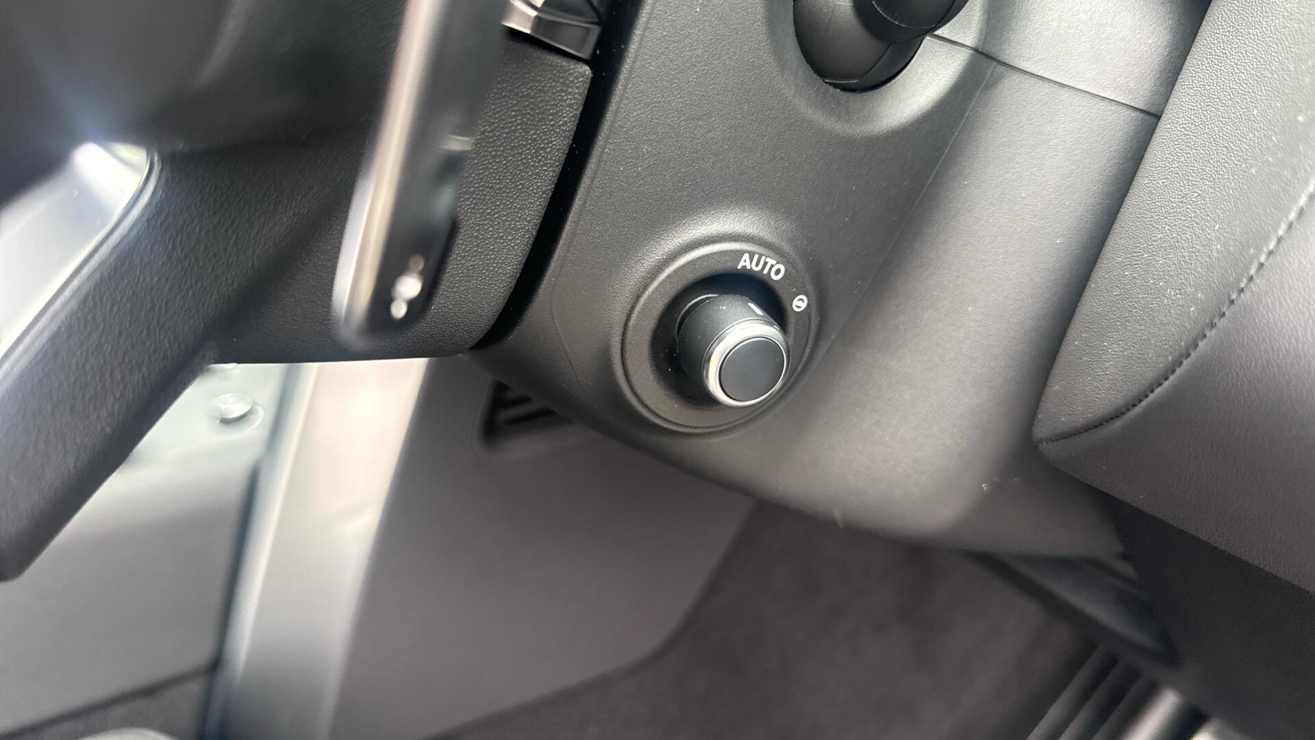 Land Rover Discovery view 34