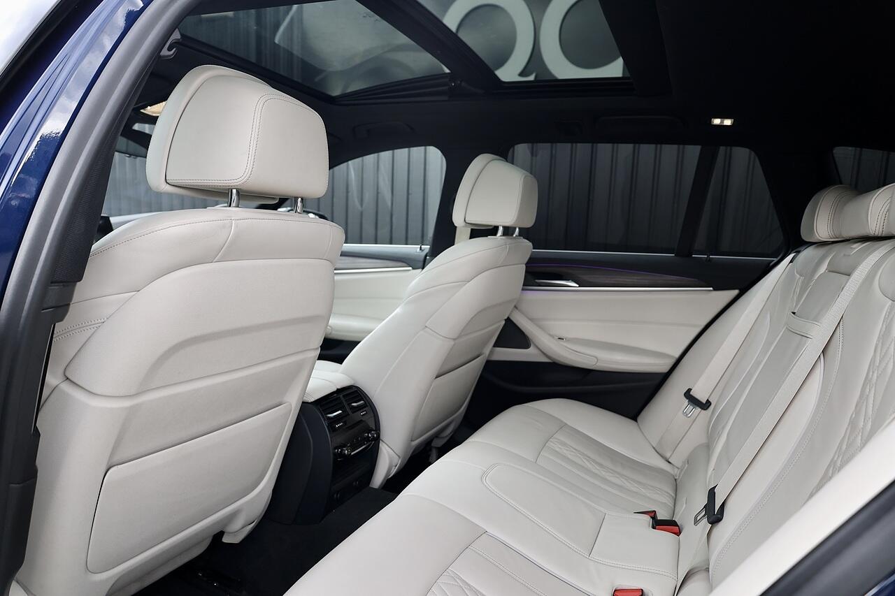BMW 5 Series view 10