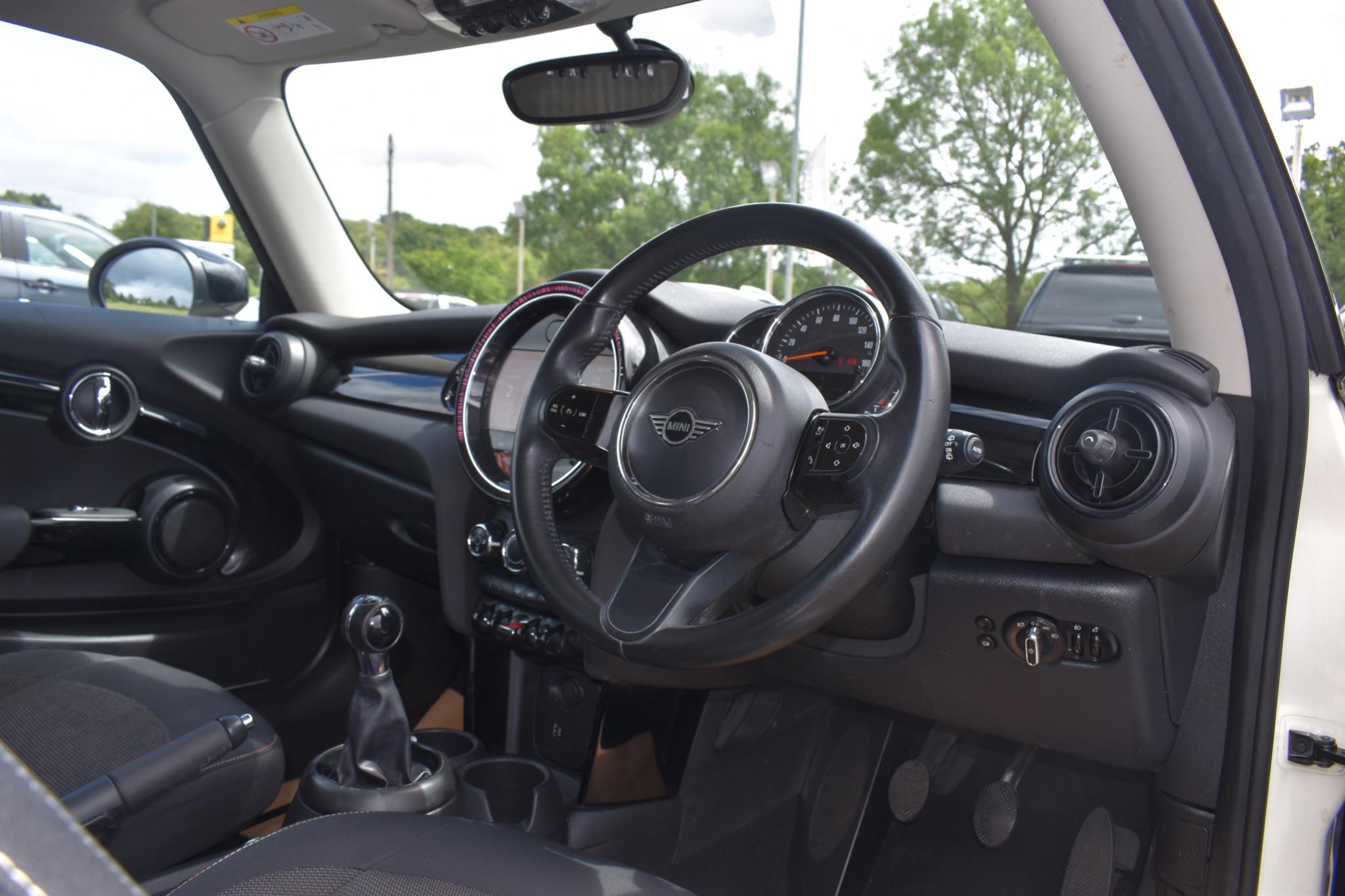 Hatch - 1.5 Cooper Classic Euro 6 (s/s) 3dr - Image 19