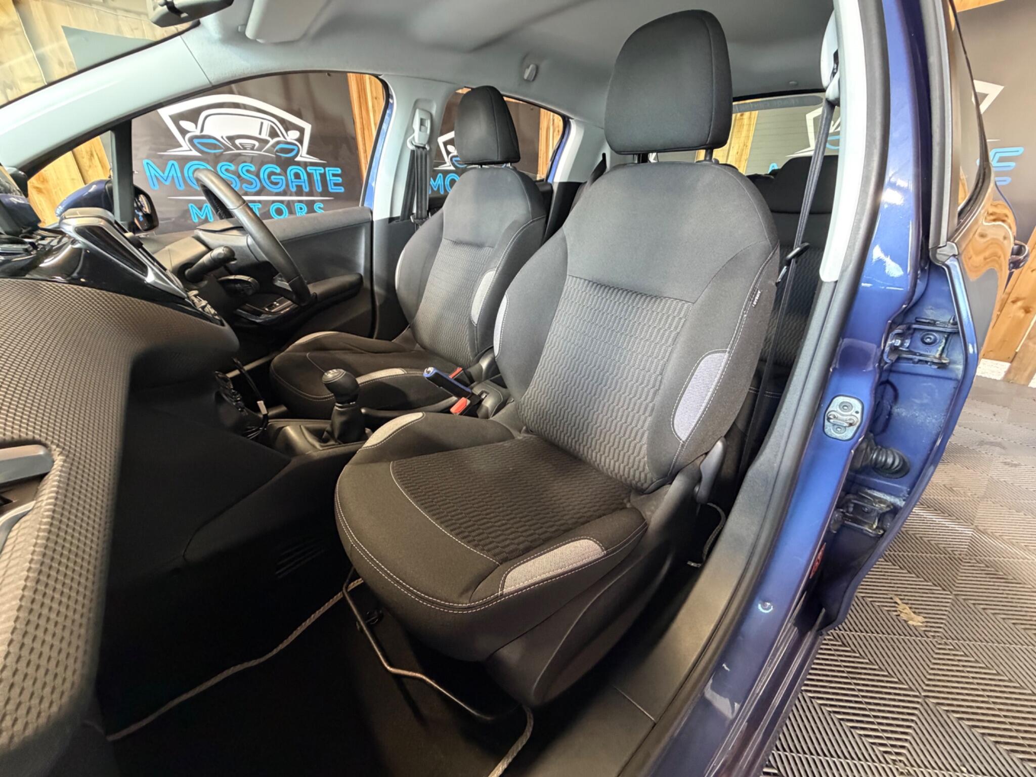 Peugeot 208 view 37