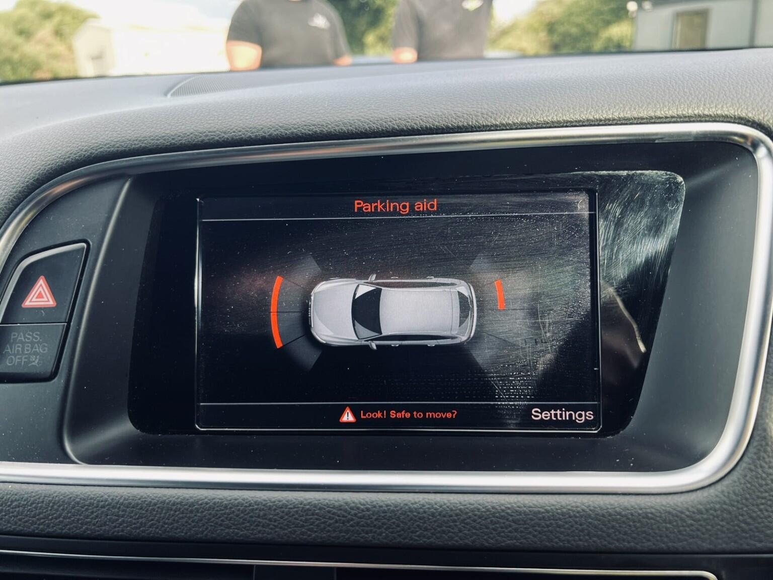 Audi Q5 view 18
