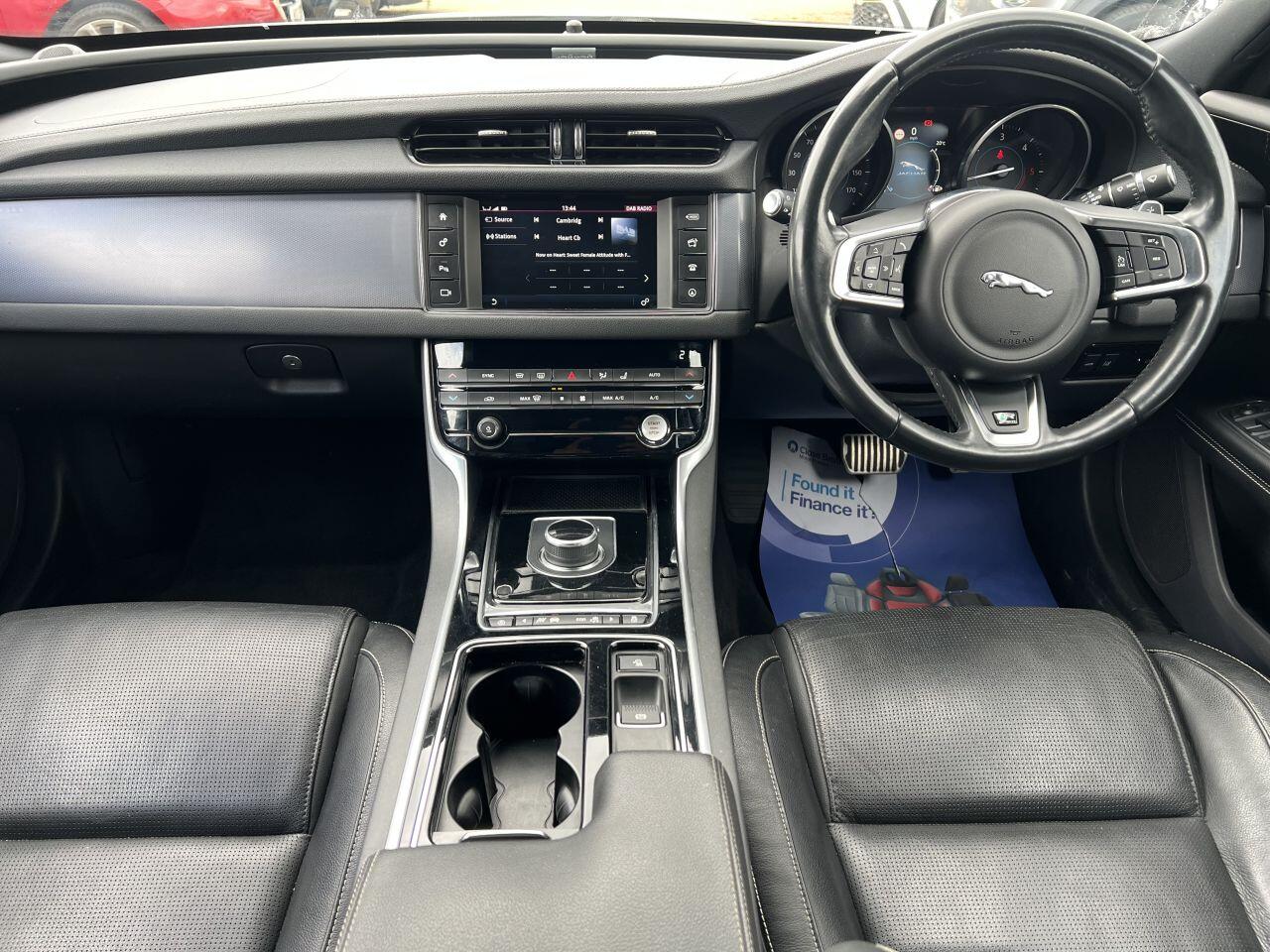 Jaguar XF view 29