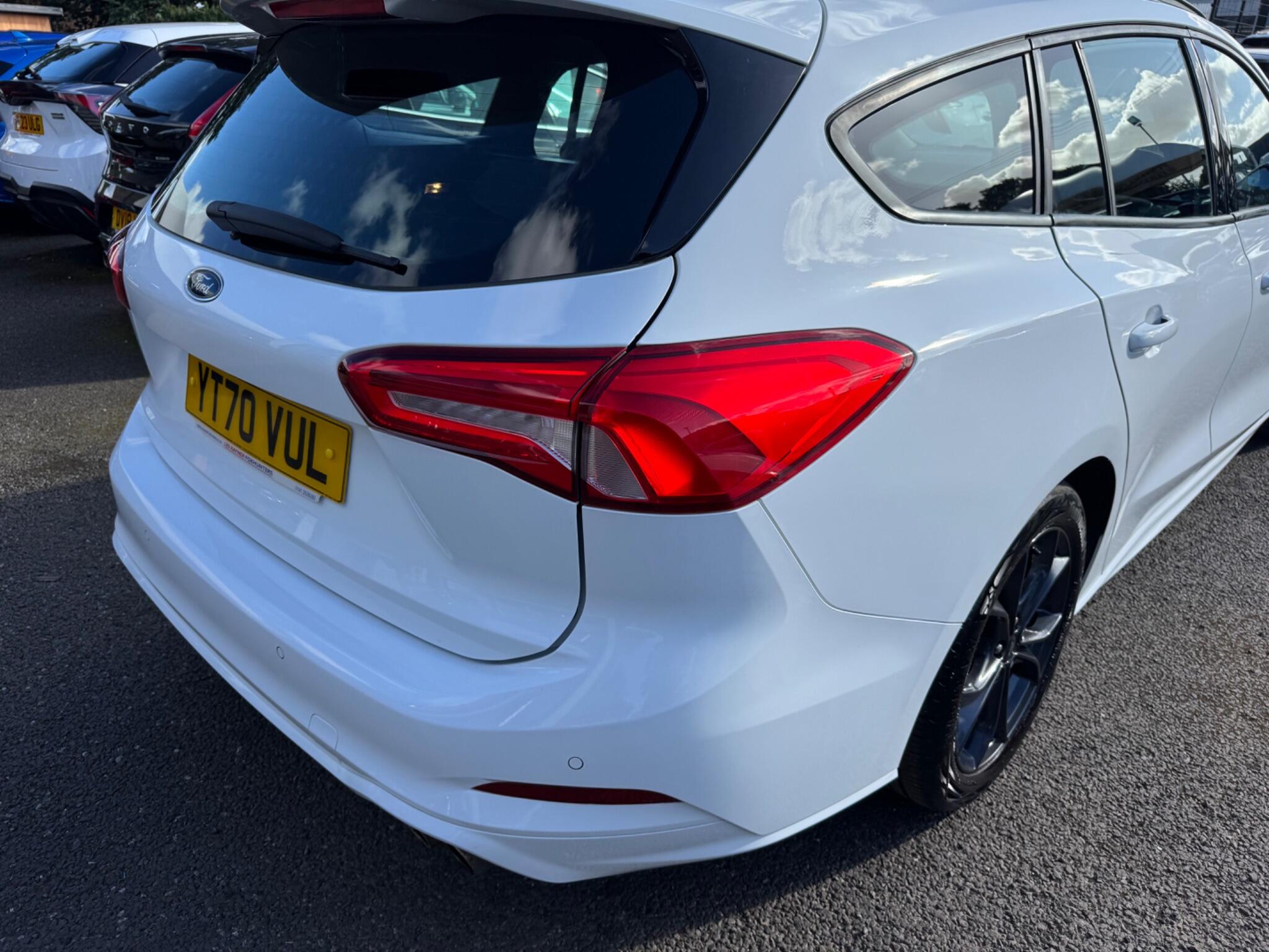 Ford Focus view 15