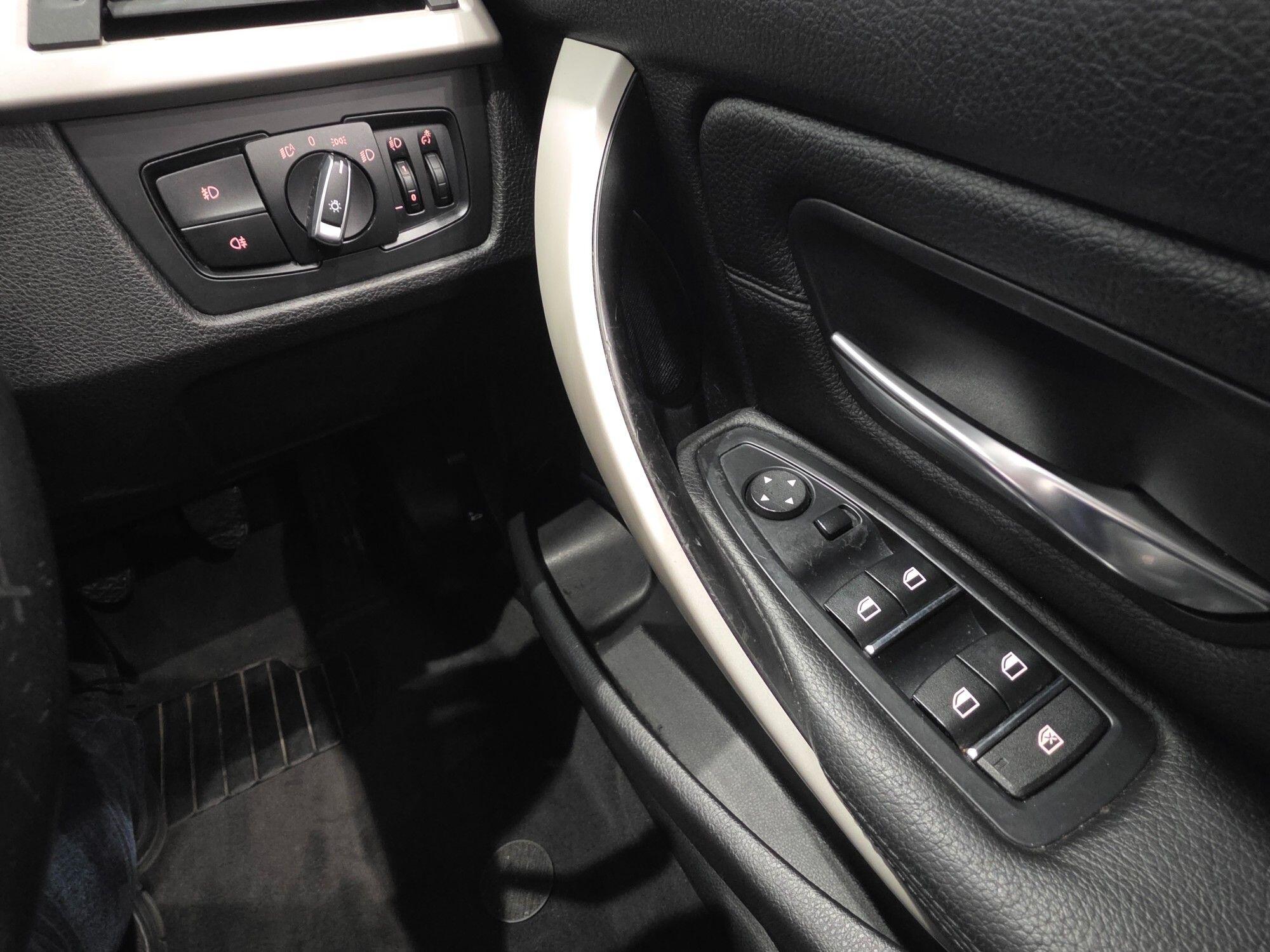 BMW 3 Series view 29