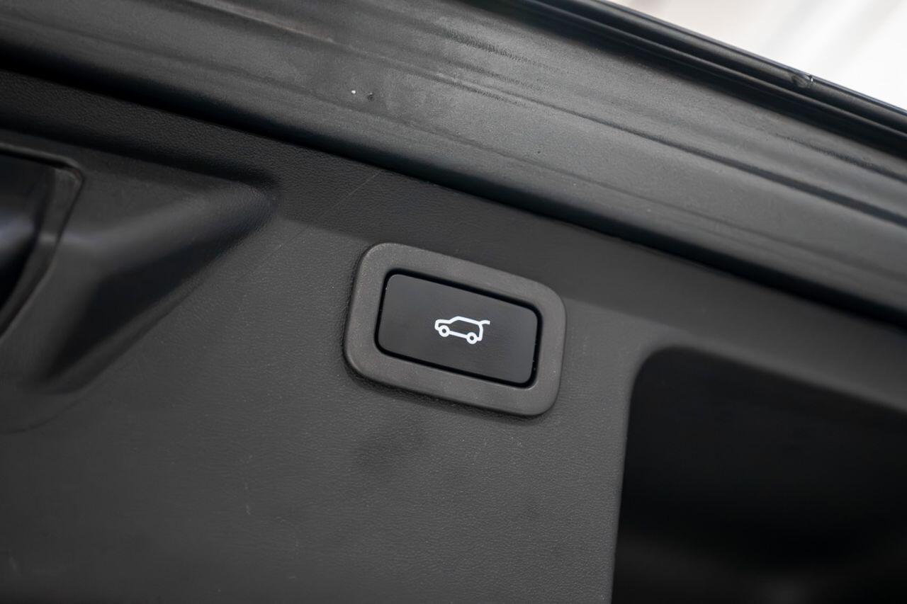 Land Rover Discovery Sport view 20