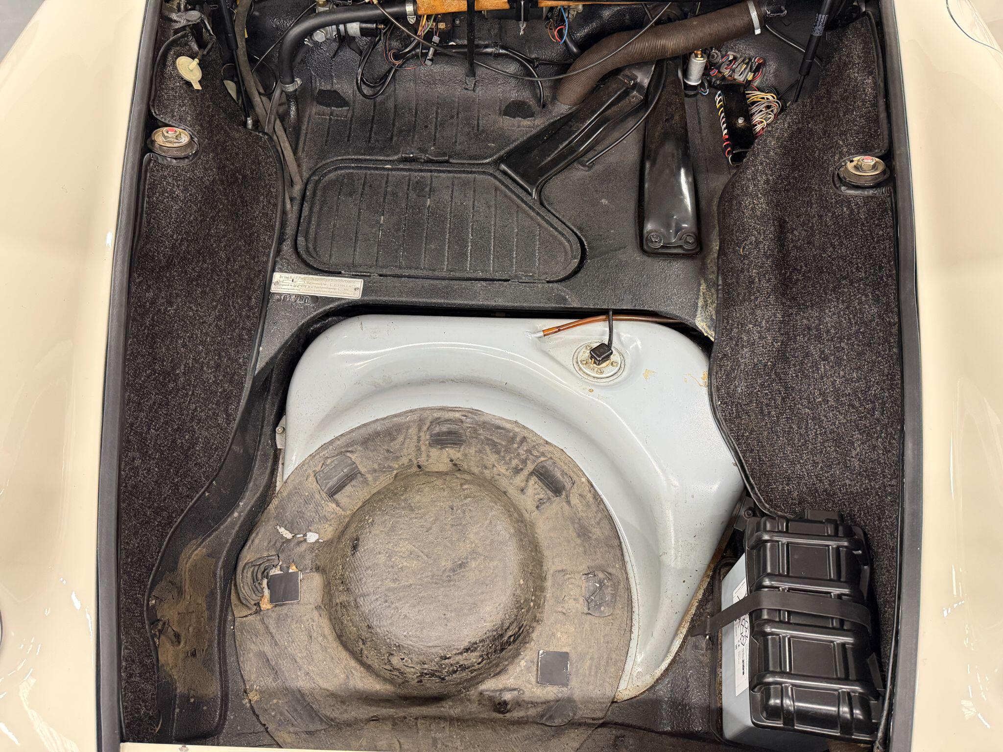 Porsche 911 view 60