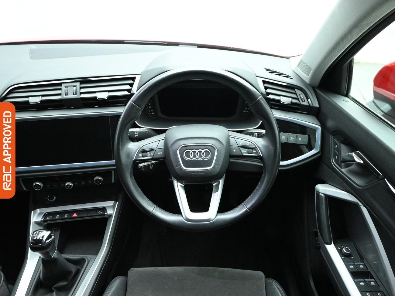 Audi Q3 view 9