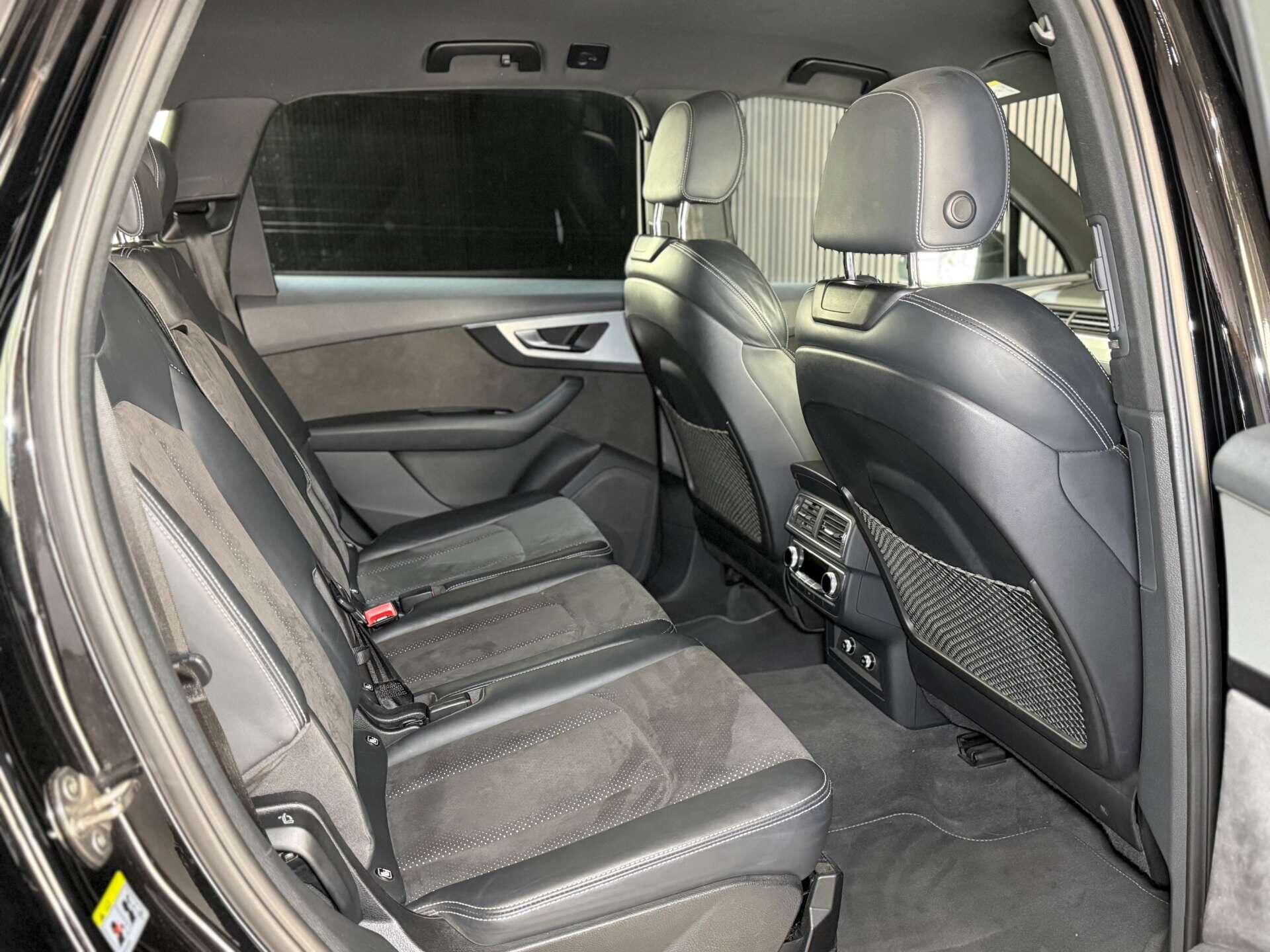 Audi Q7 view 18