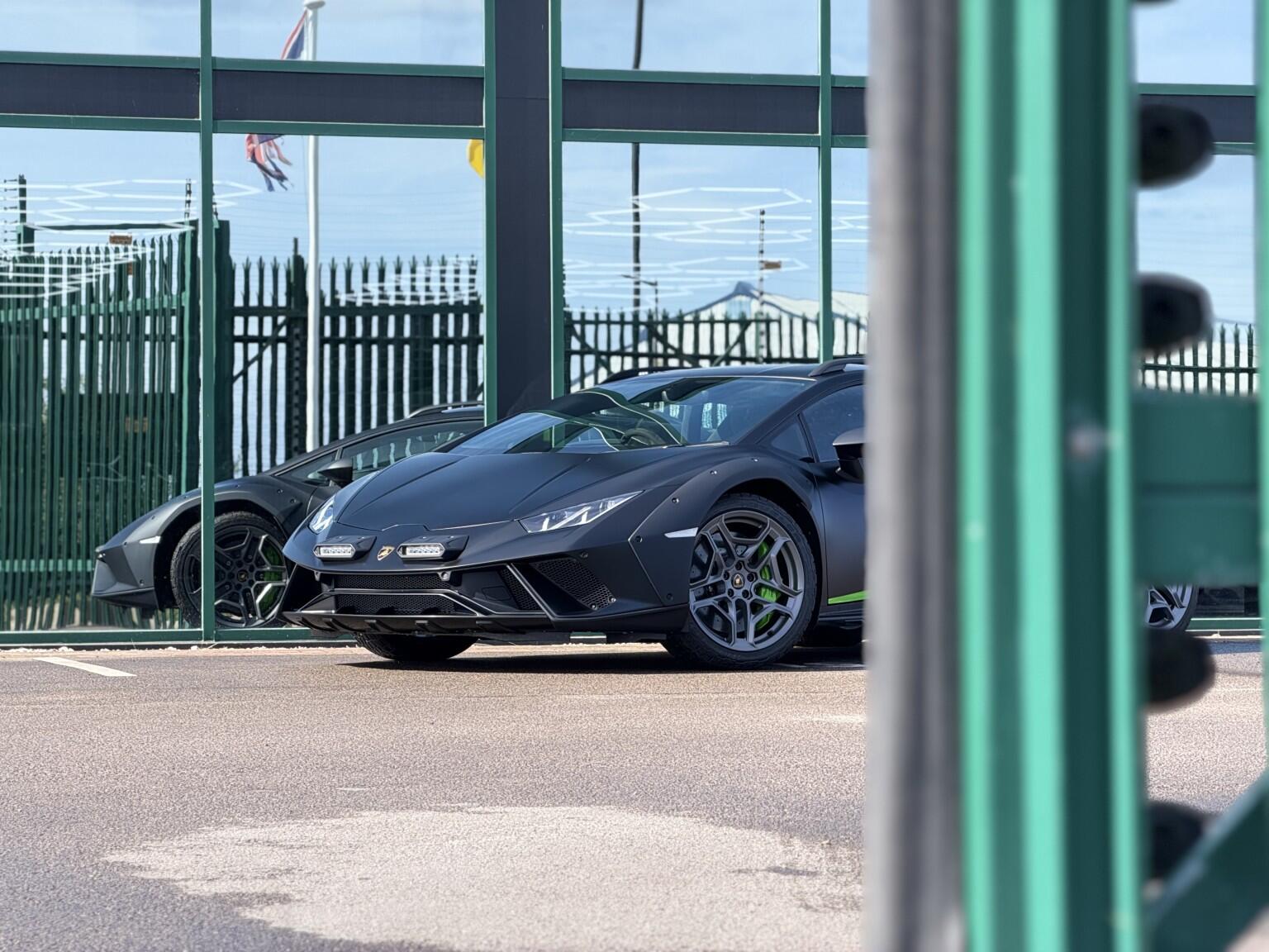 Lamborghini Huracan view 20