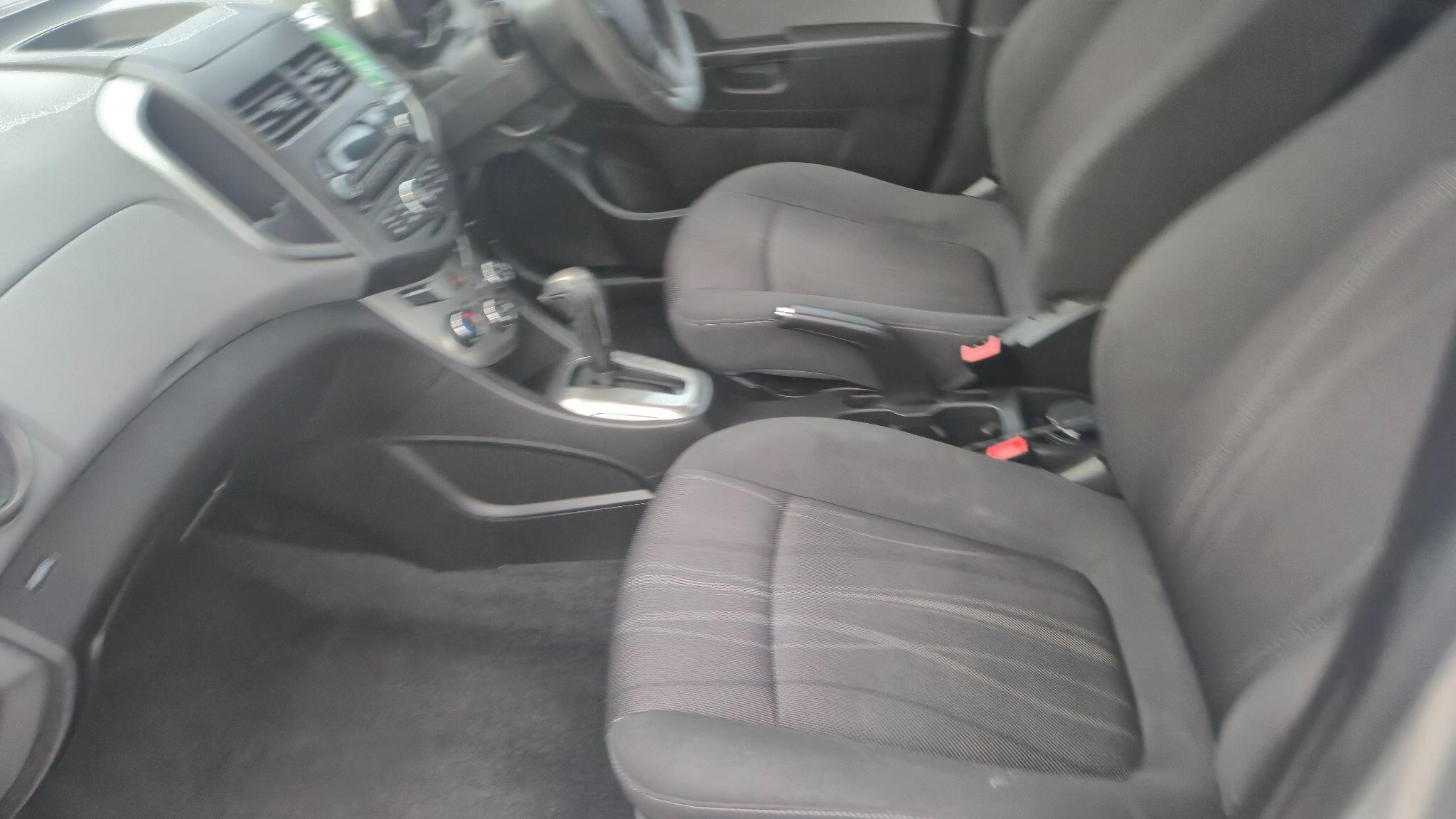 Chevrolet Aveo view 18