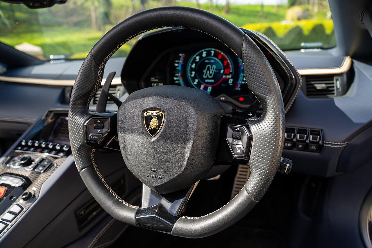 Lamborghini Aventador view 68