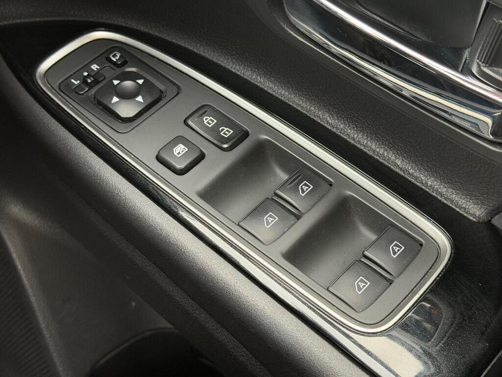 Mitsubishi Outlander view 45
