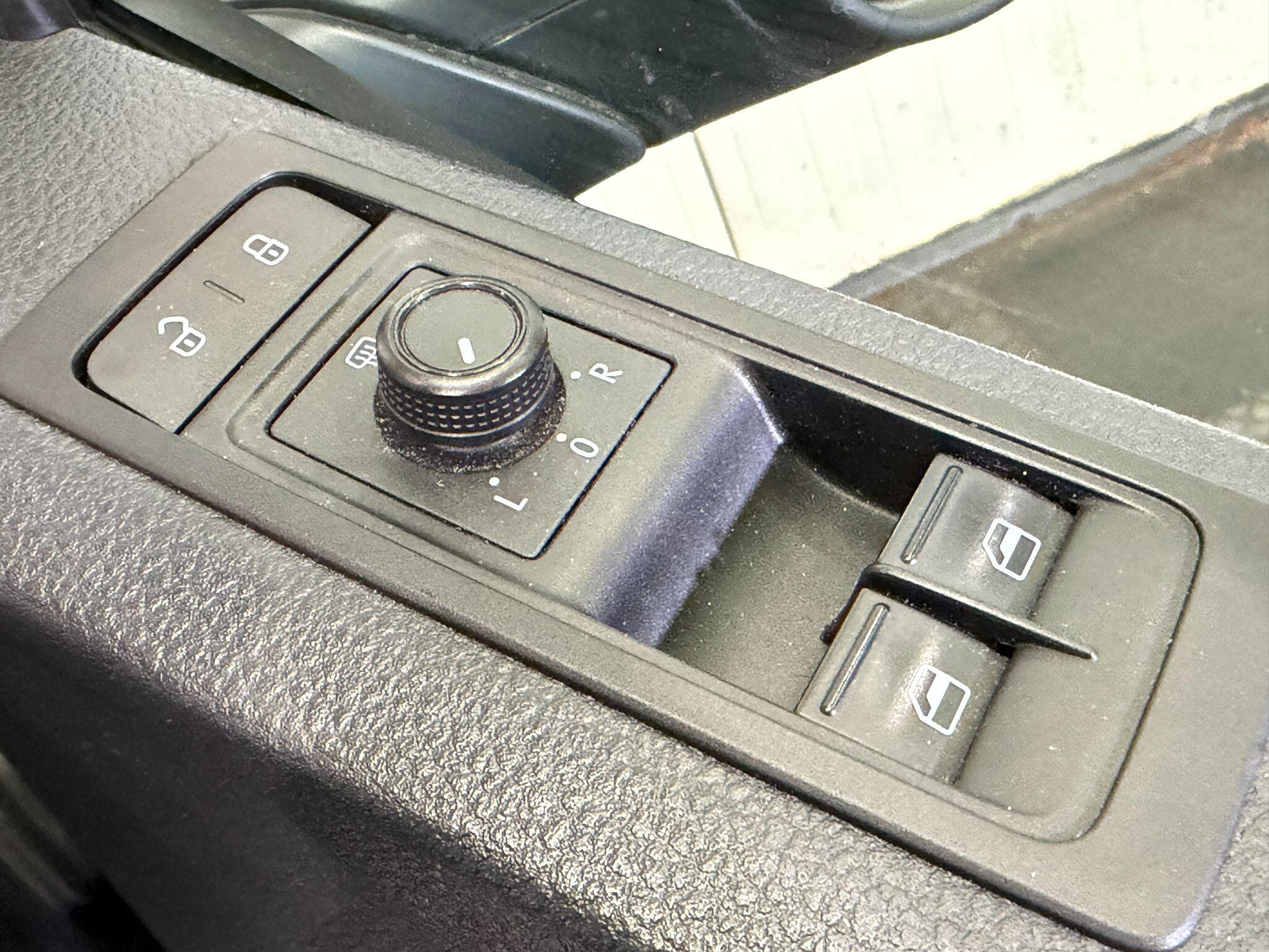 Volkswagen Transporter view 18