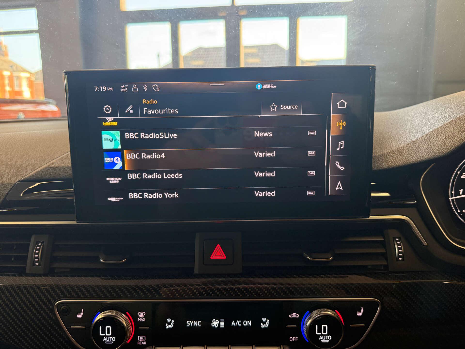 Audi RS4 view 24