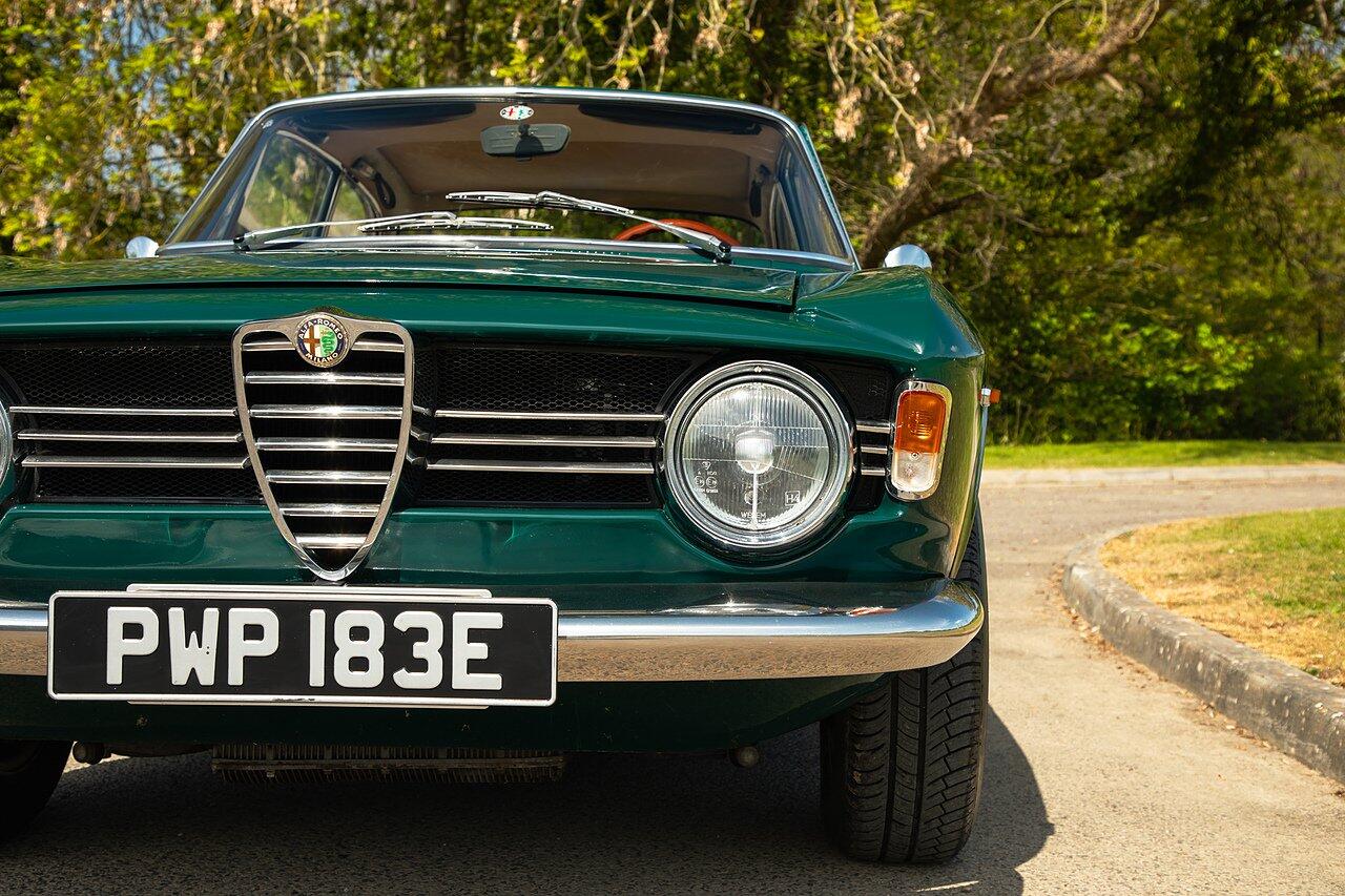 Alfa Romeo Giulia view 74