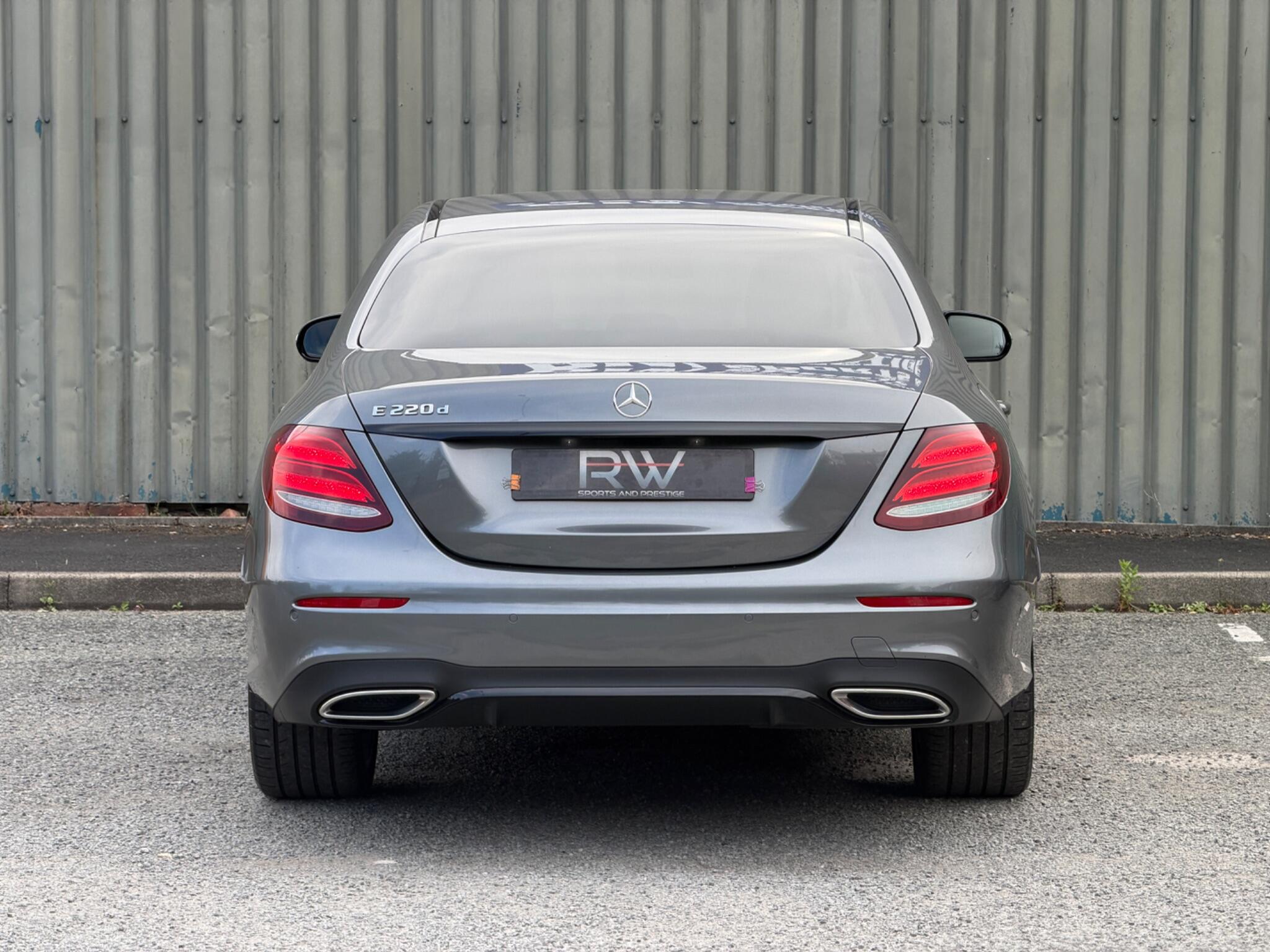 Mercedes-Benz E Class view 61