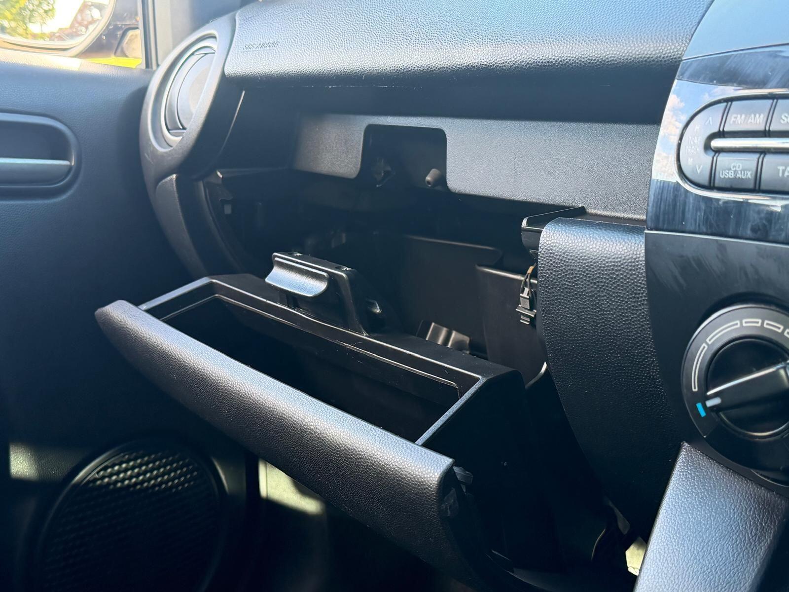 Mazda Mazda2 view 26