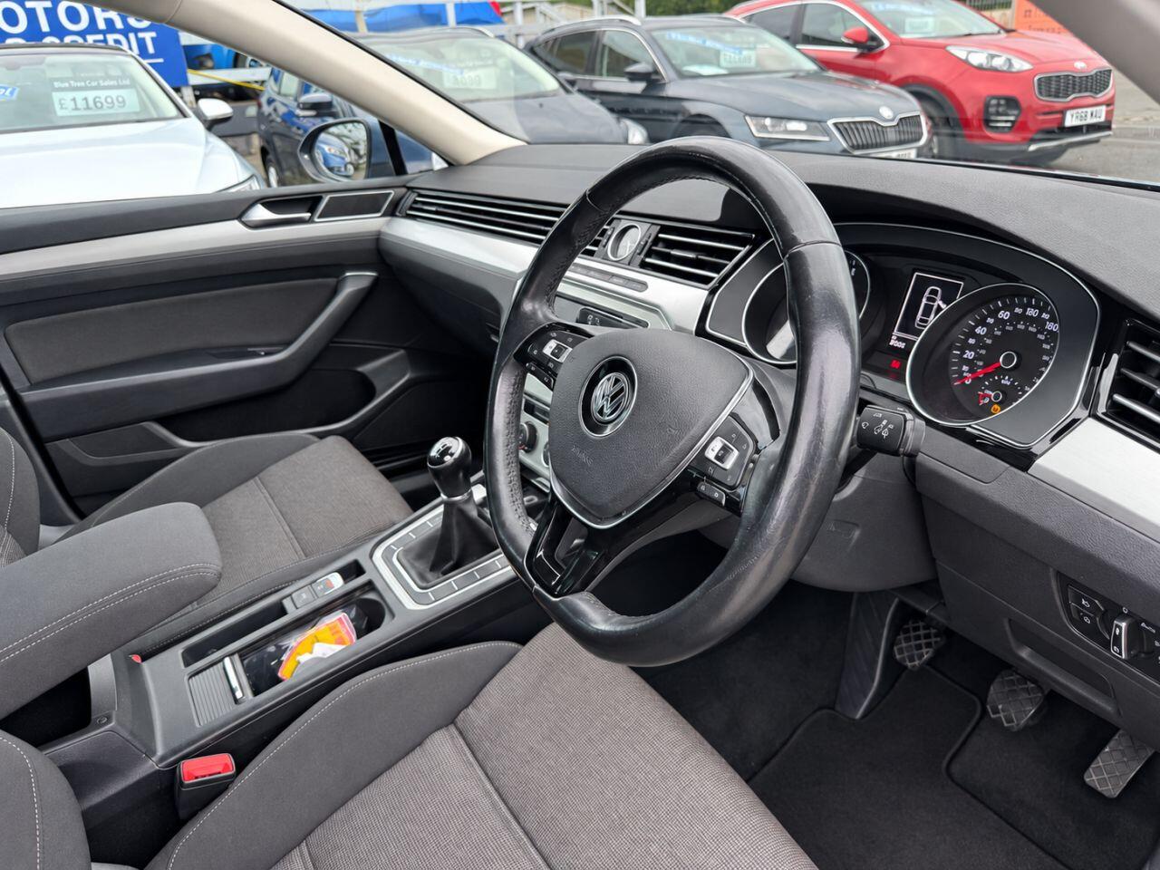 Volkswagen Passat view 8