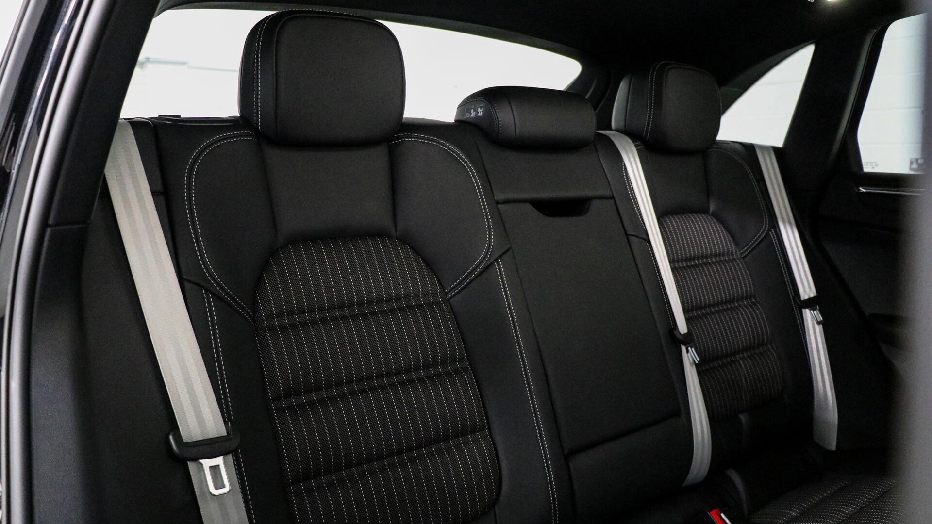 Porsche Macan view 24