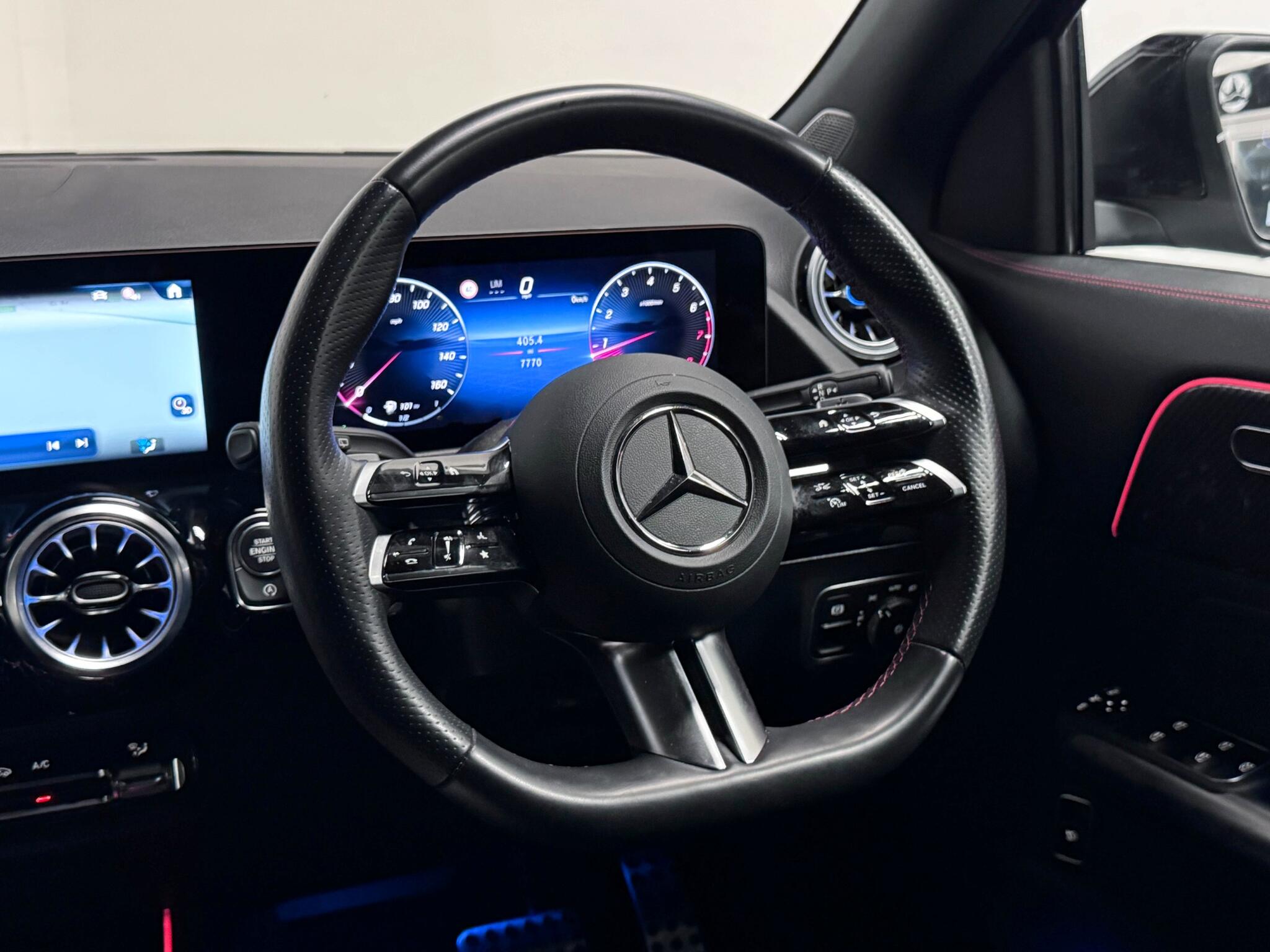 Mercedes-Benz Gla view 33
