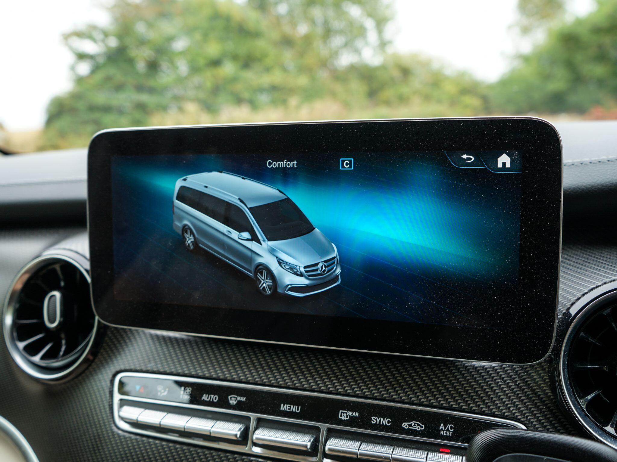 Mercedes-Benz V Class view 26