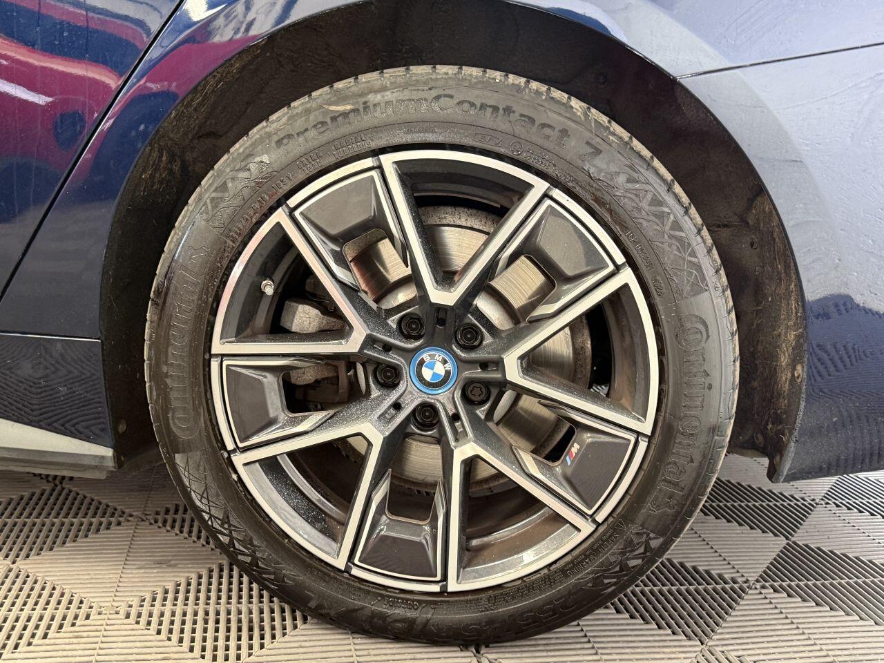 BMW I4 view 21