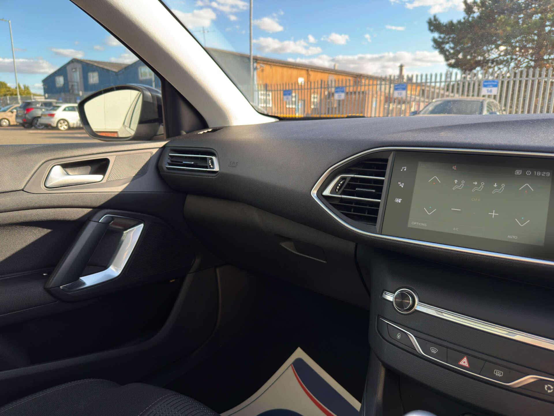 Peugeot 308 view 44