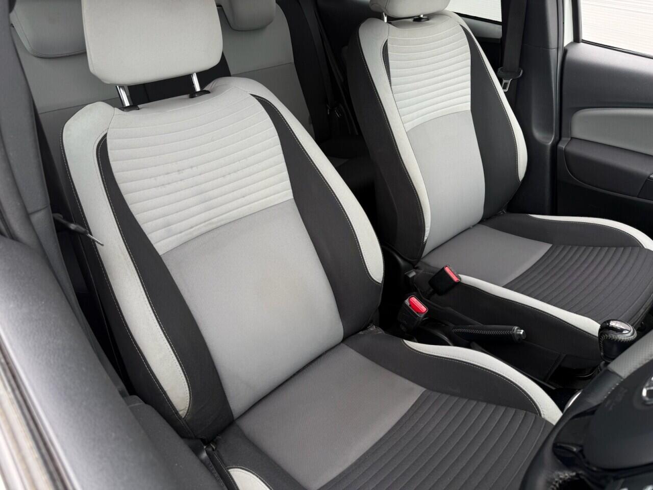 Toyota Yaris view 10
