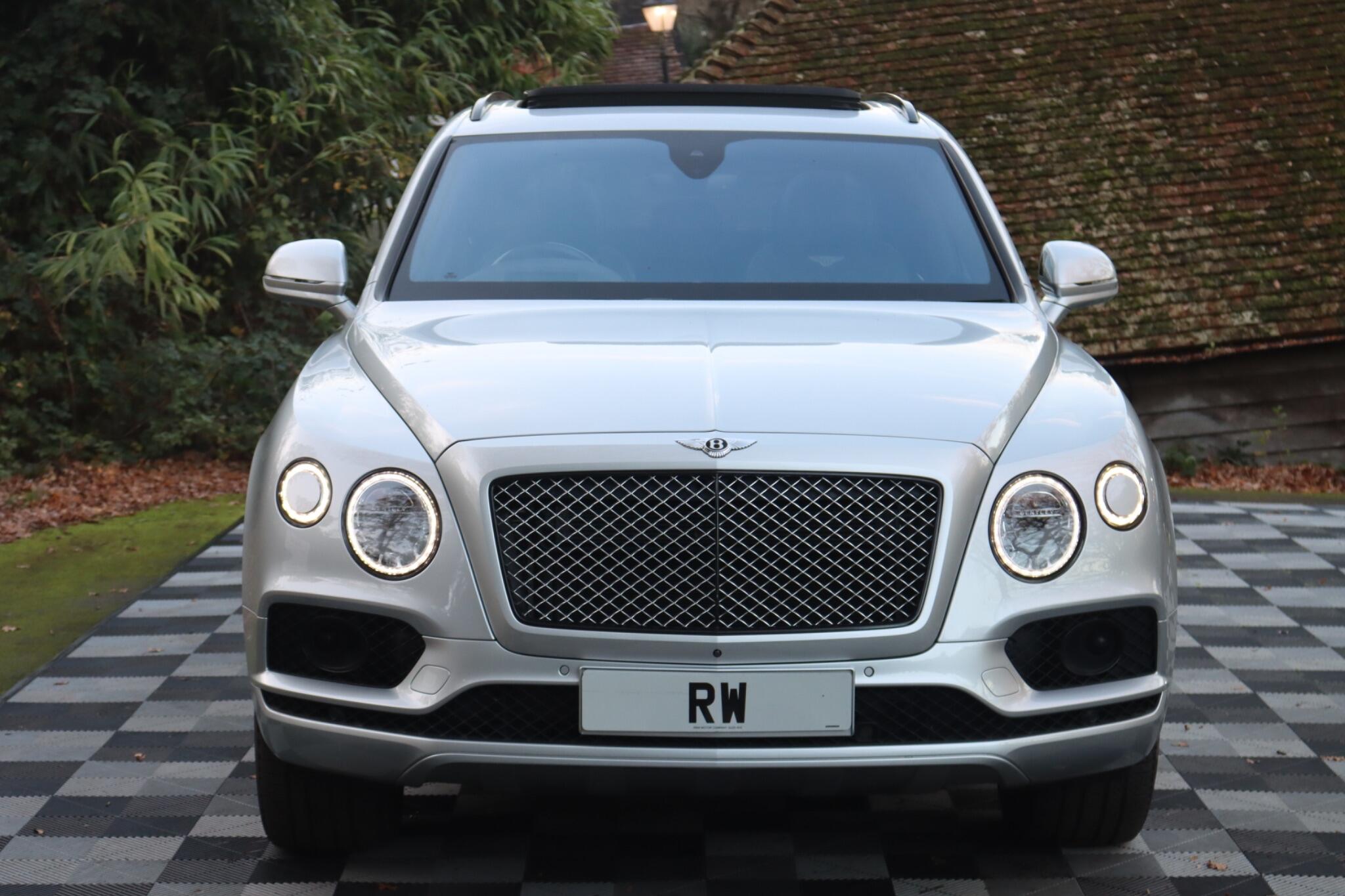 Bentley Bentayga view 25