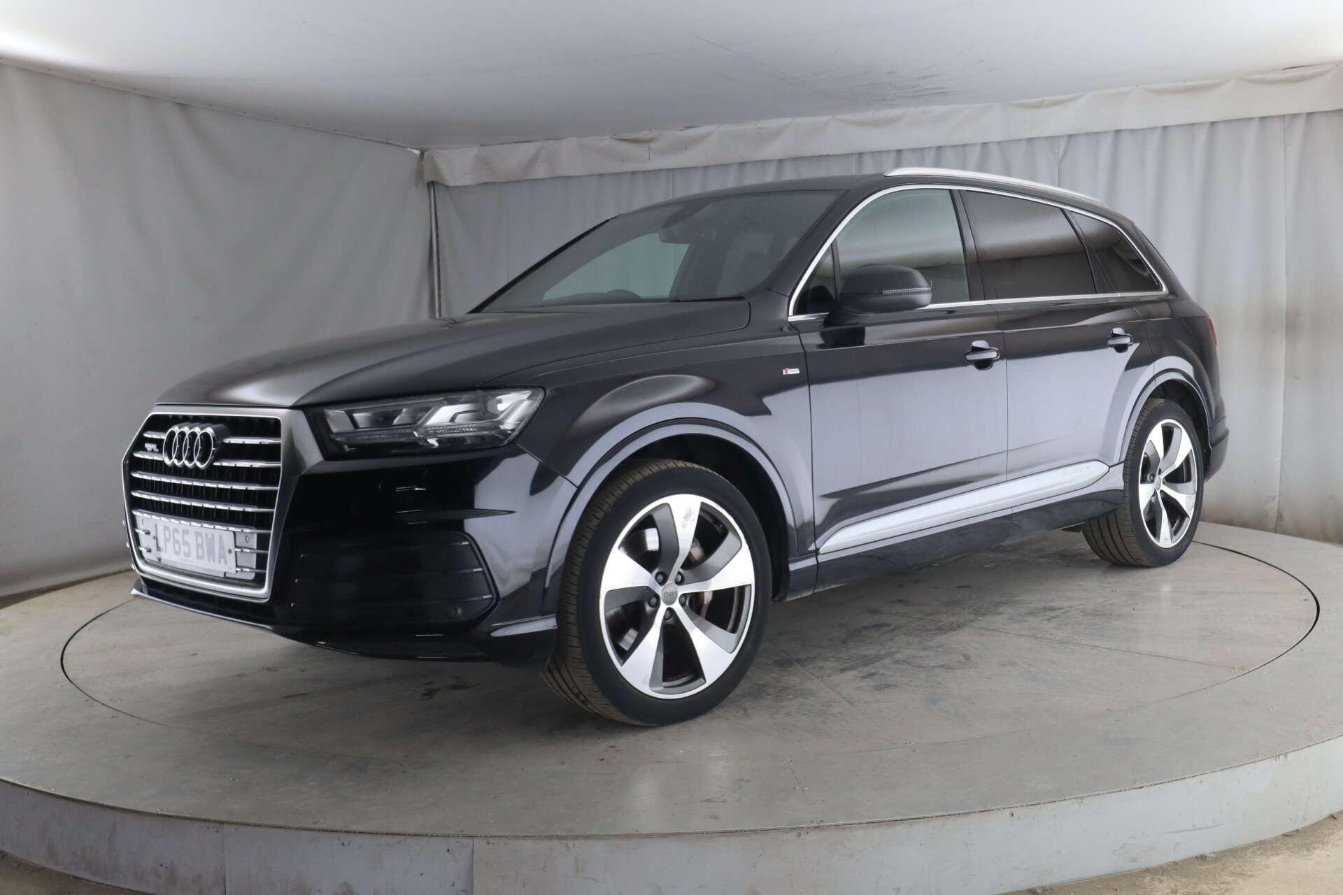 Audi Q7 view 3