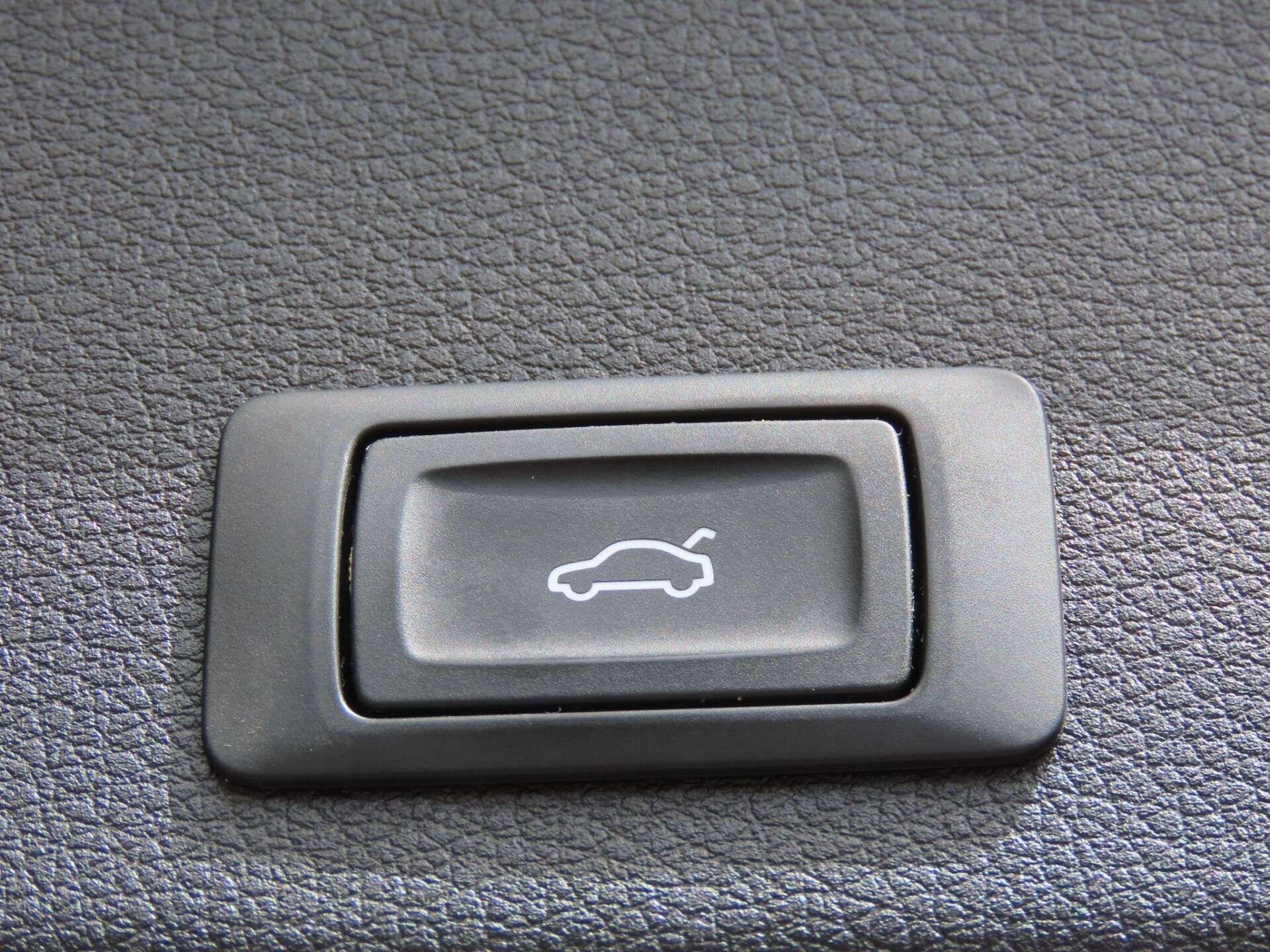 Audi E-Tron view 14
