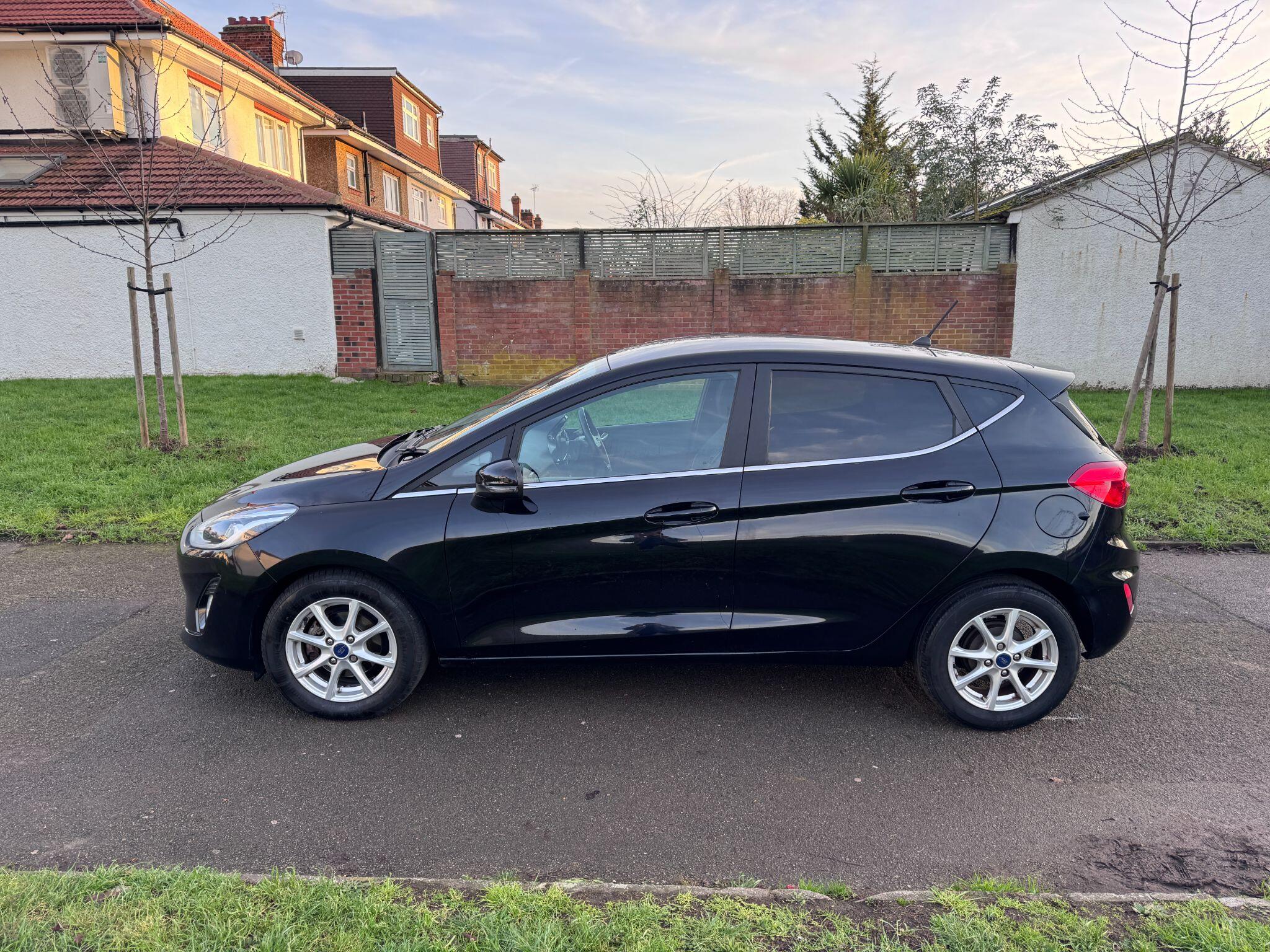 2017 Ford Fiesta image 10