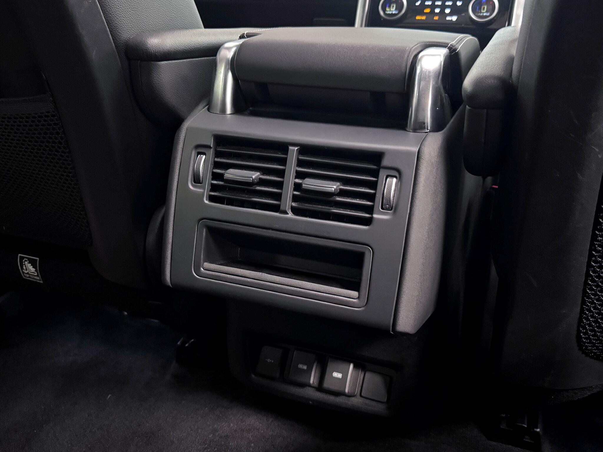 Land Rover Discovery view 17