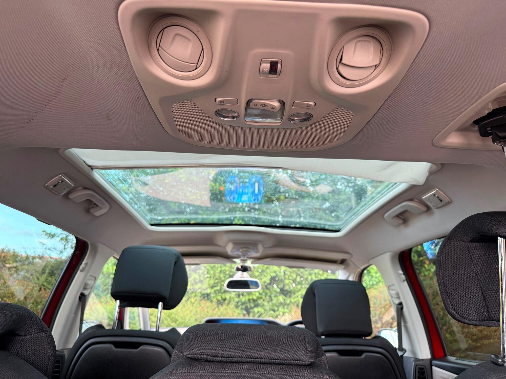 Citroen Grand C4 Picasso view 25