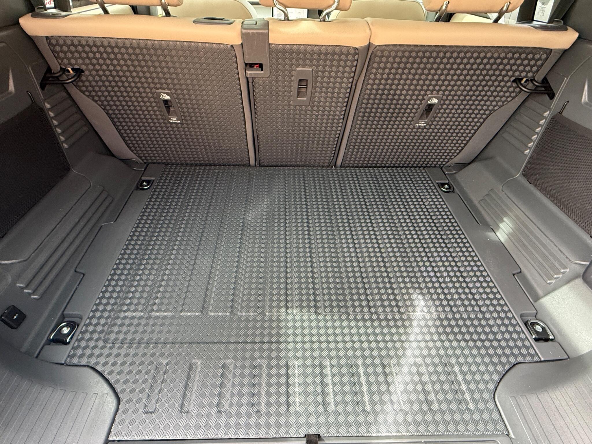 Land Rover Defender view 12
