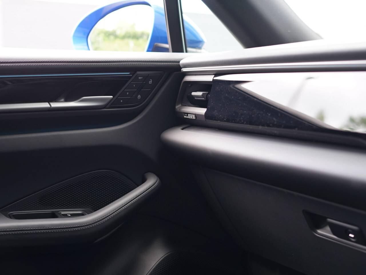 Porsche Macan view 37