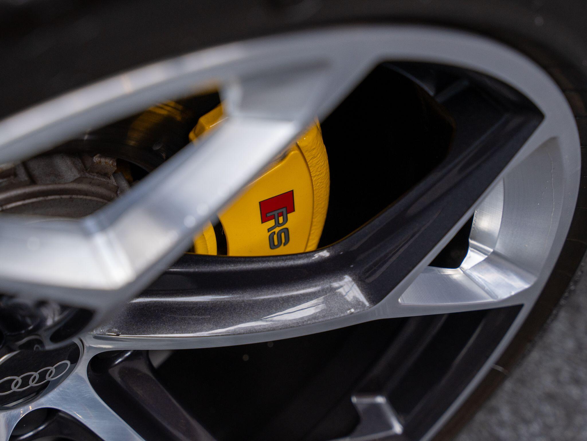 Audi RS6 view 13