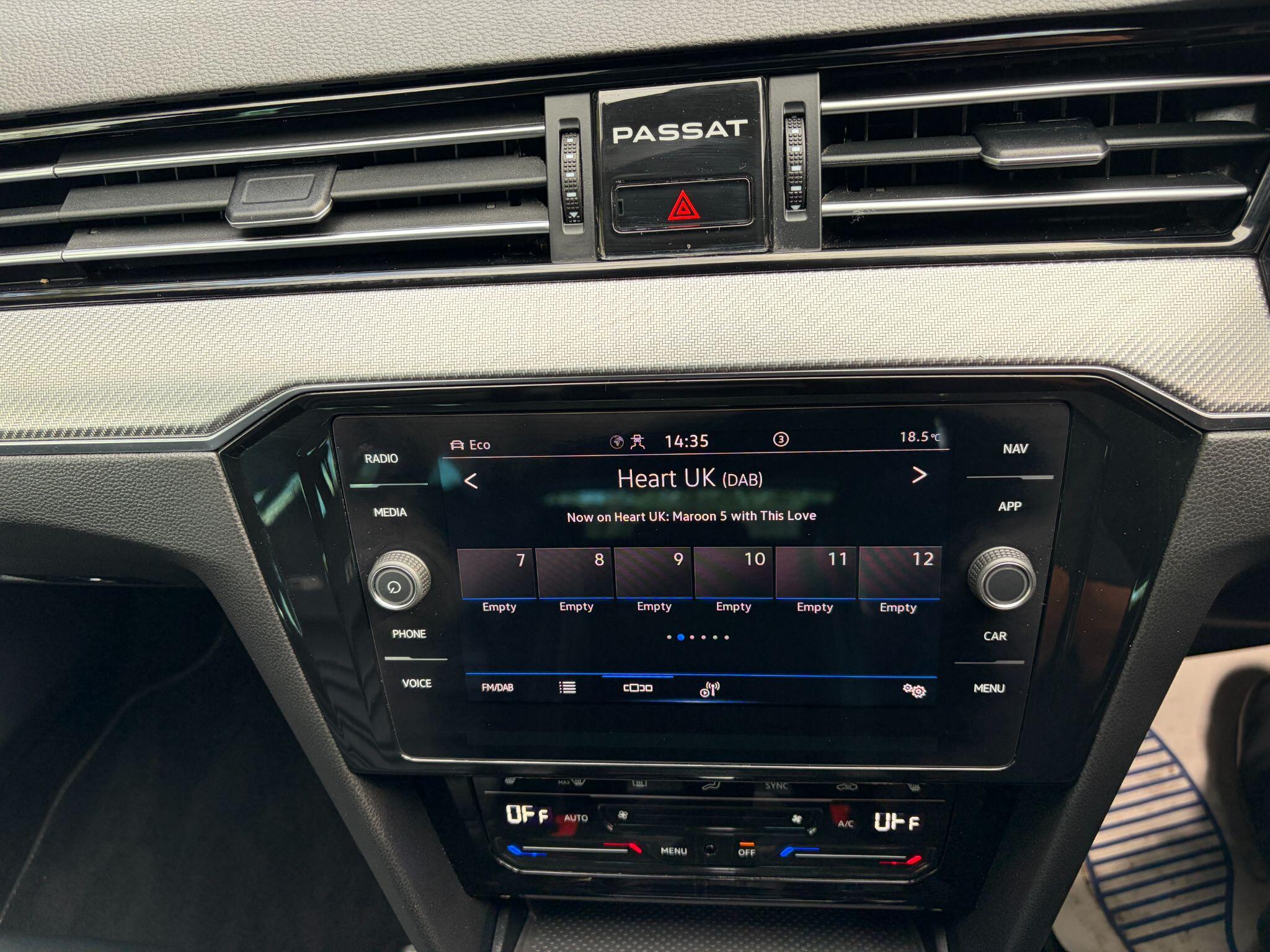 Volkswagen Passat view 19